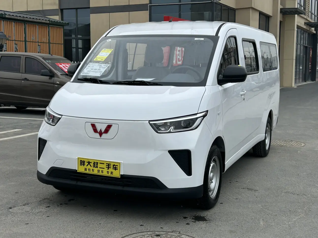 Wuling Yangguang  из Китая