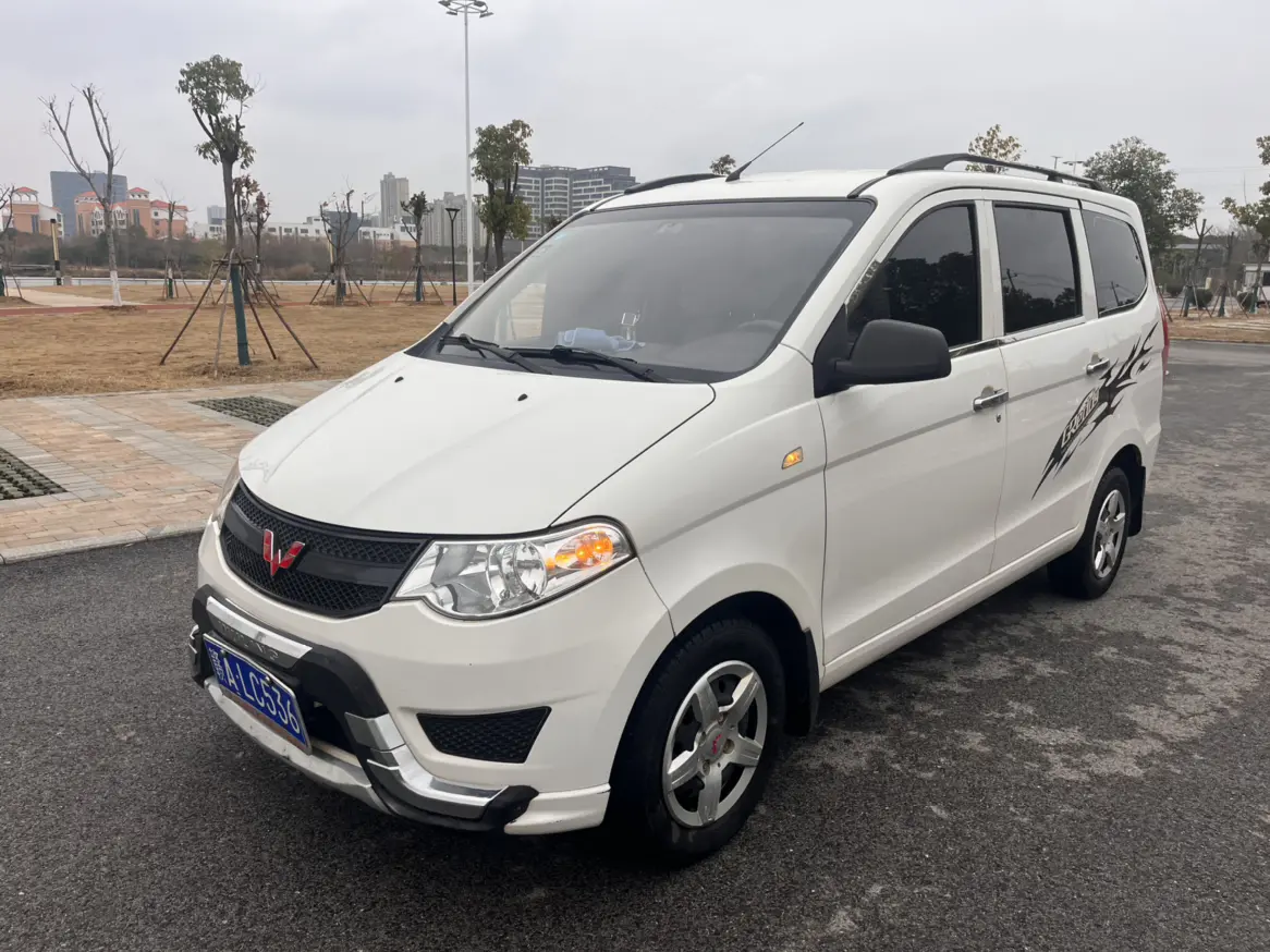 Wuling Hongguang  из Китая