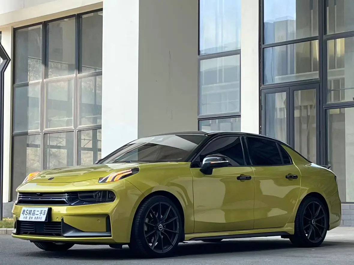 Lynk & Co 03