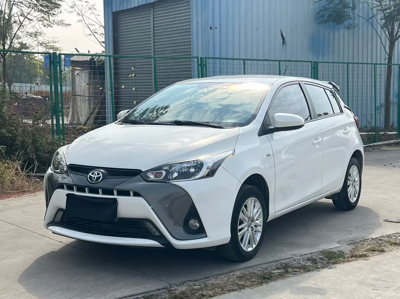 Toyota Yaris L  из Китая