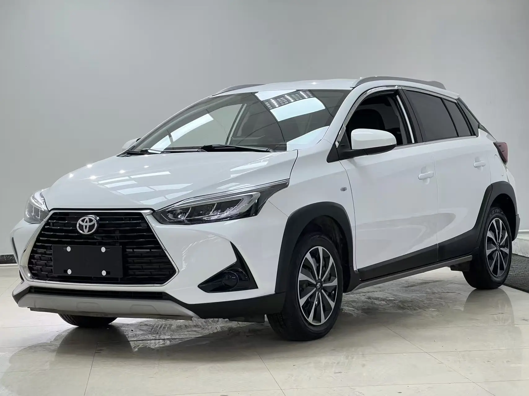 Toyota Yaris L  из Китая