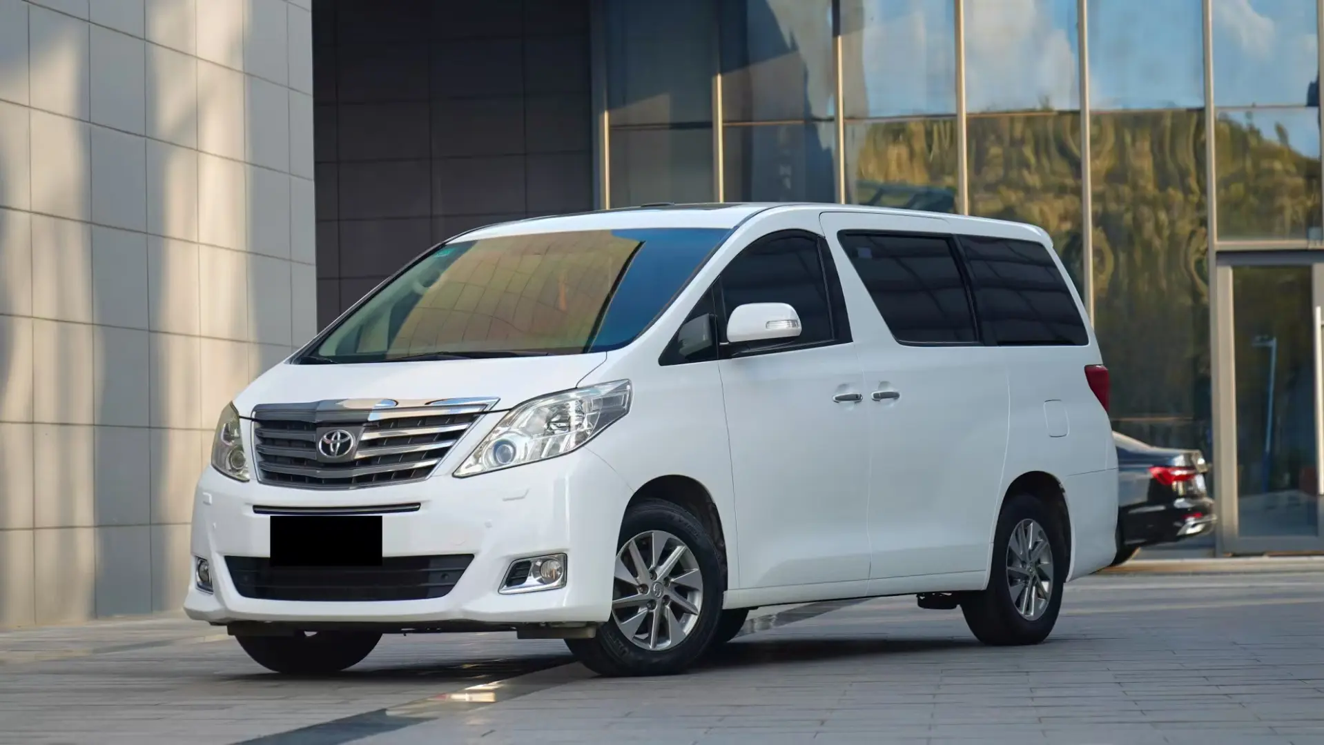 Toyota Alphard (Elfa)  из Китая