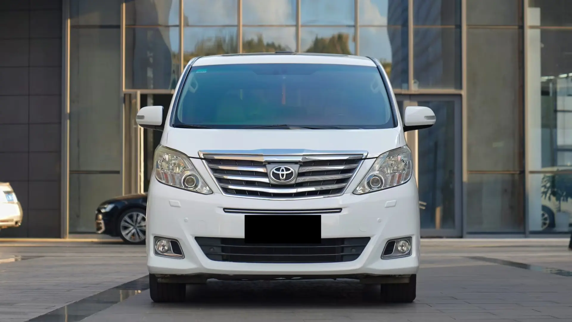 Toyota Alphard (Elfa)  из Китая