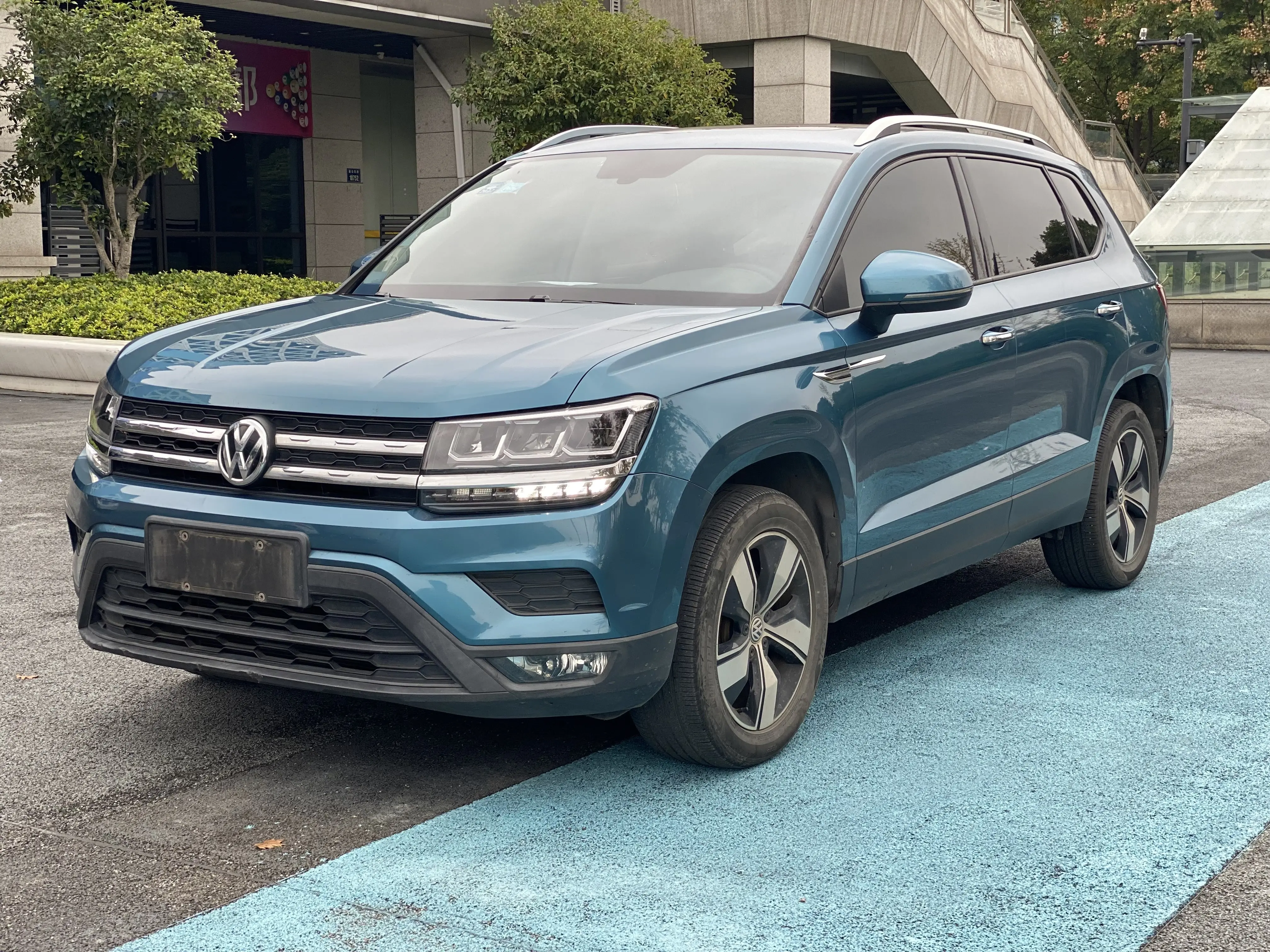 Volkswagen Tharu  из Китая