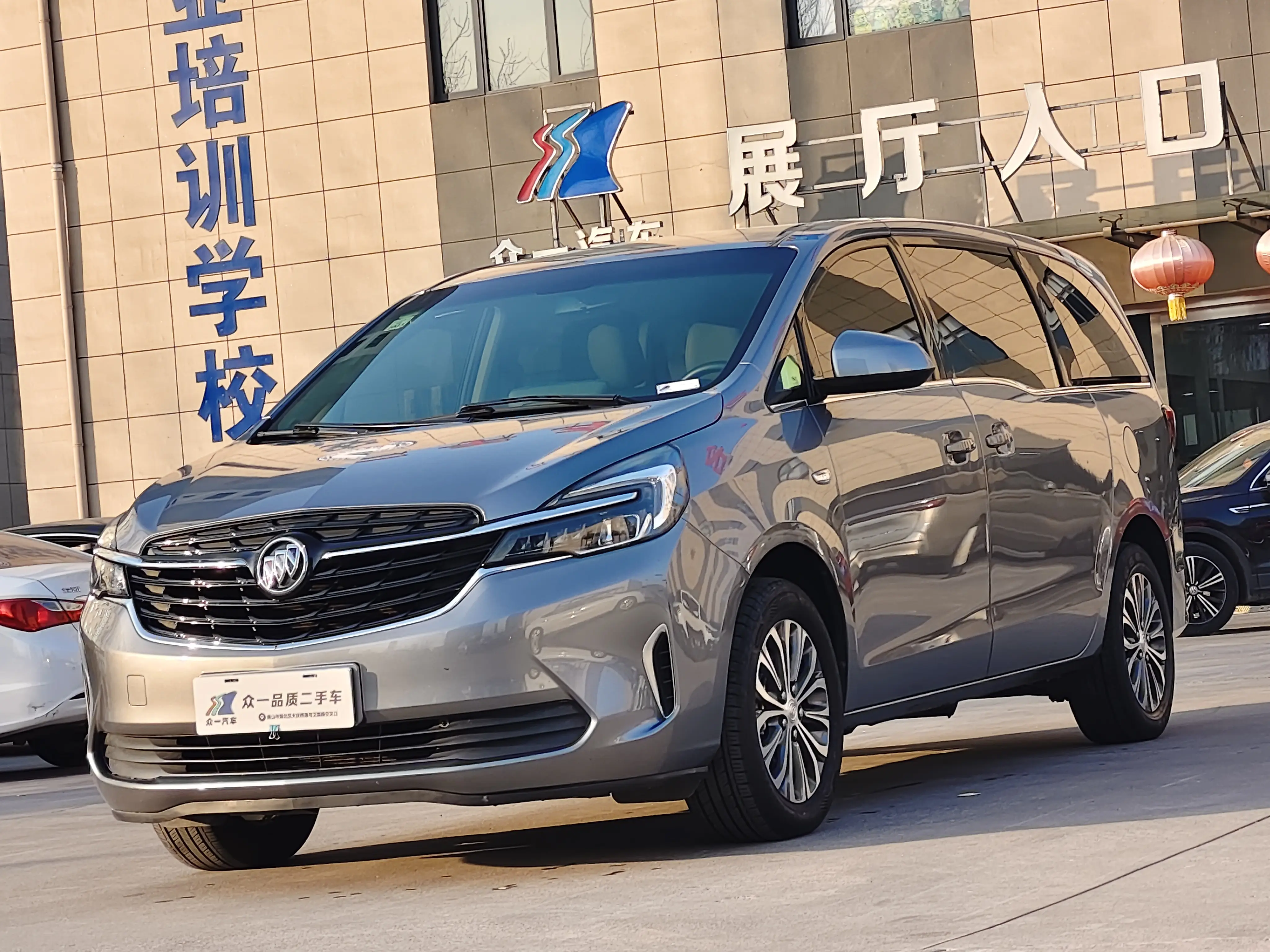 Buick GL8  из Китая