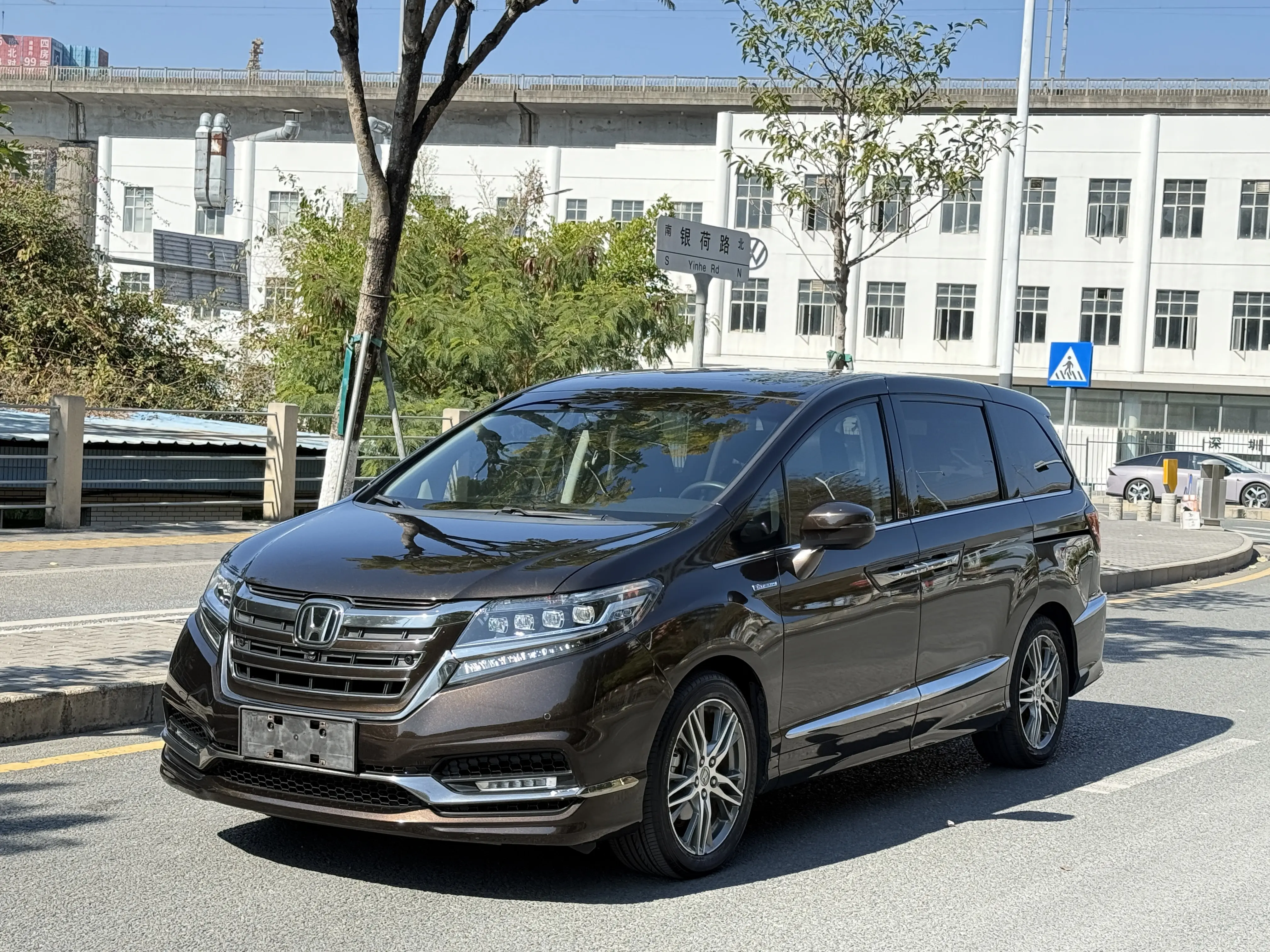 Honda Elysion (Alison)  из Китая