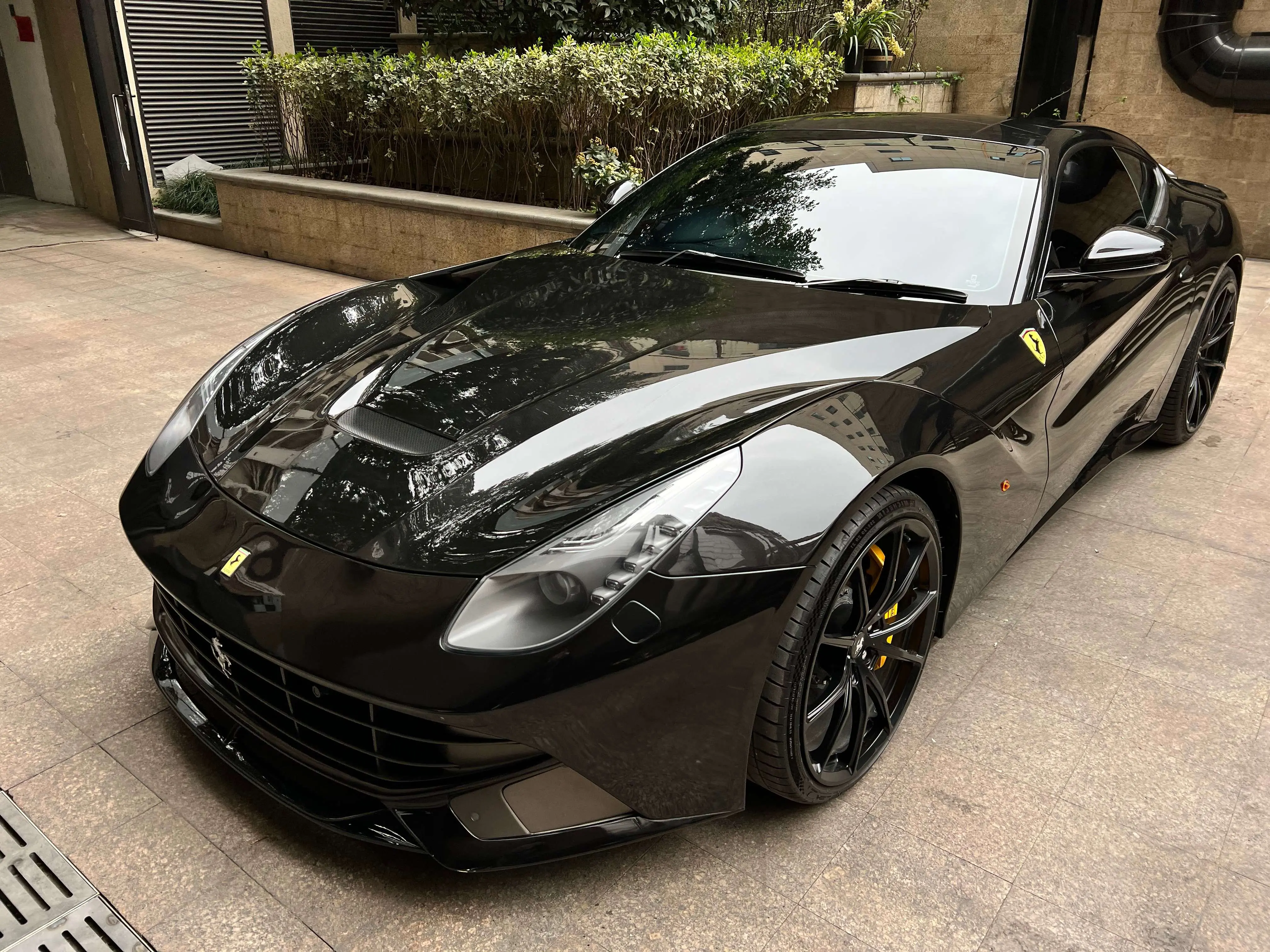 Ferrari F12berlinetta  из Китая