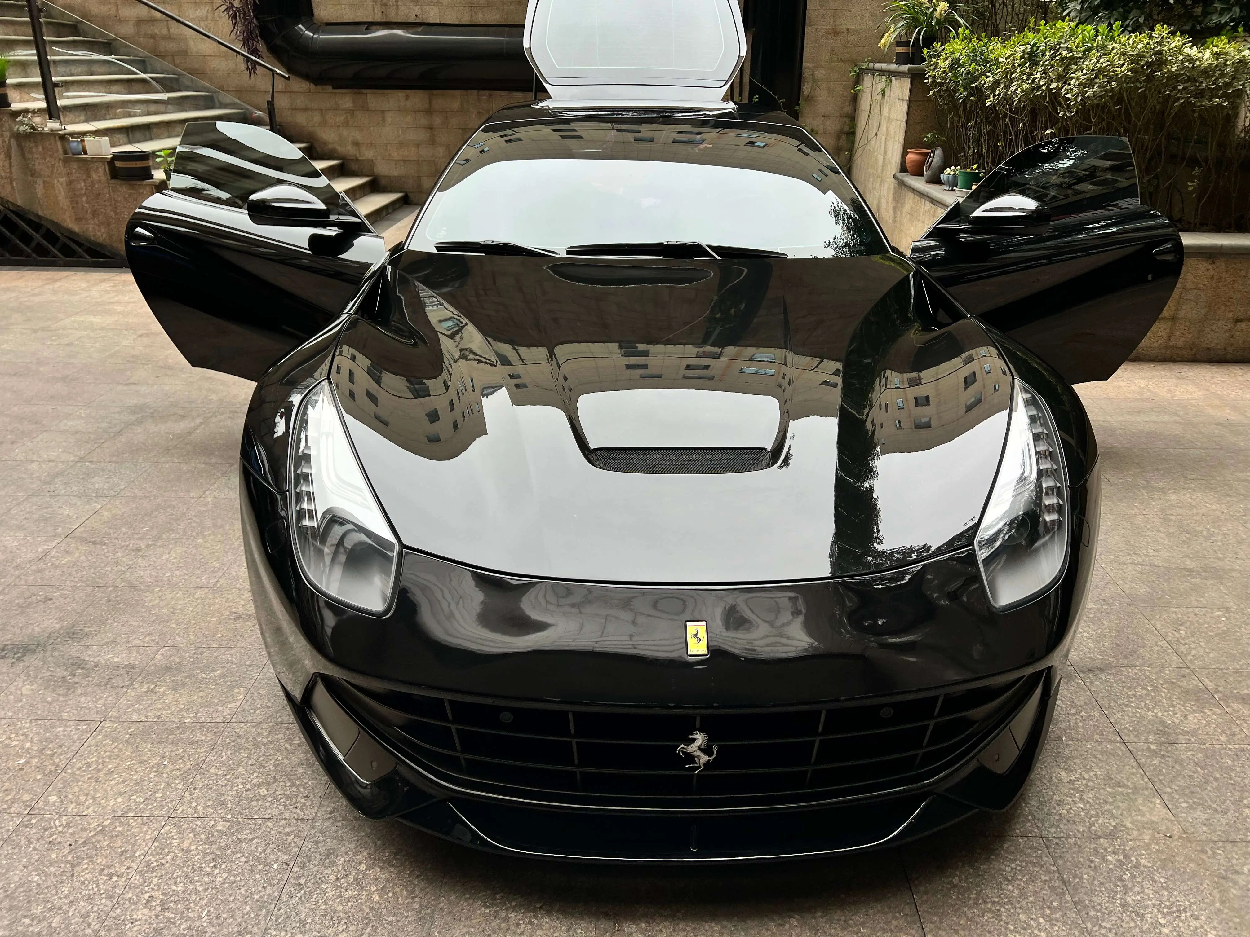 Ferrari F12berlinetta  из Китая