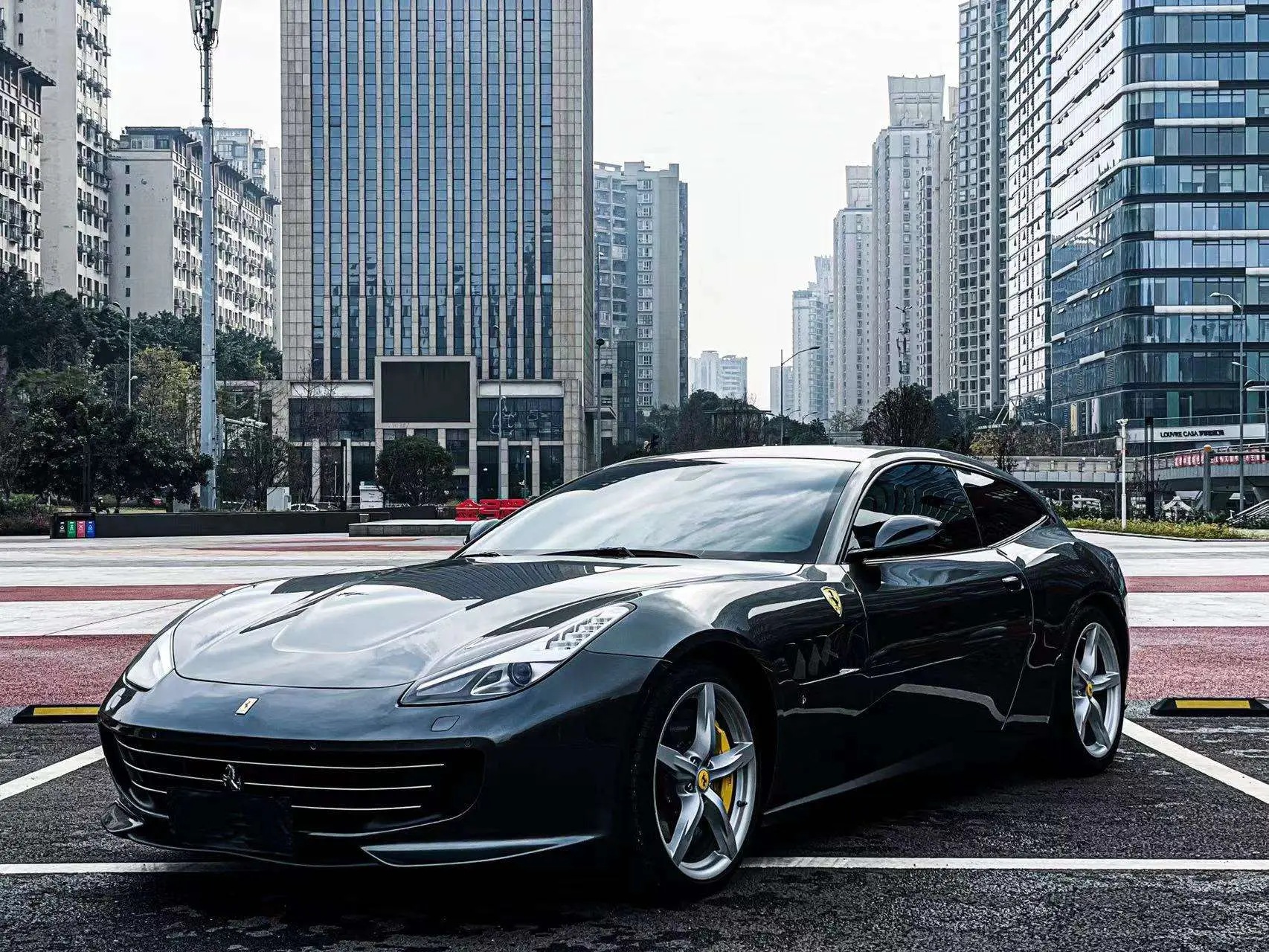 Ferrari GTC4Lusso  из Китая