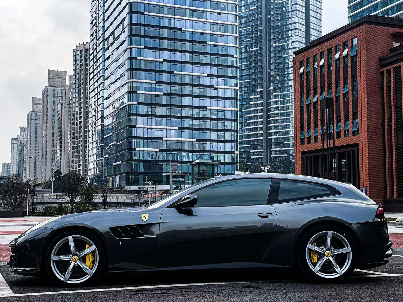 Ferrari GTC4Lusso  из Китая