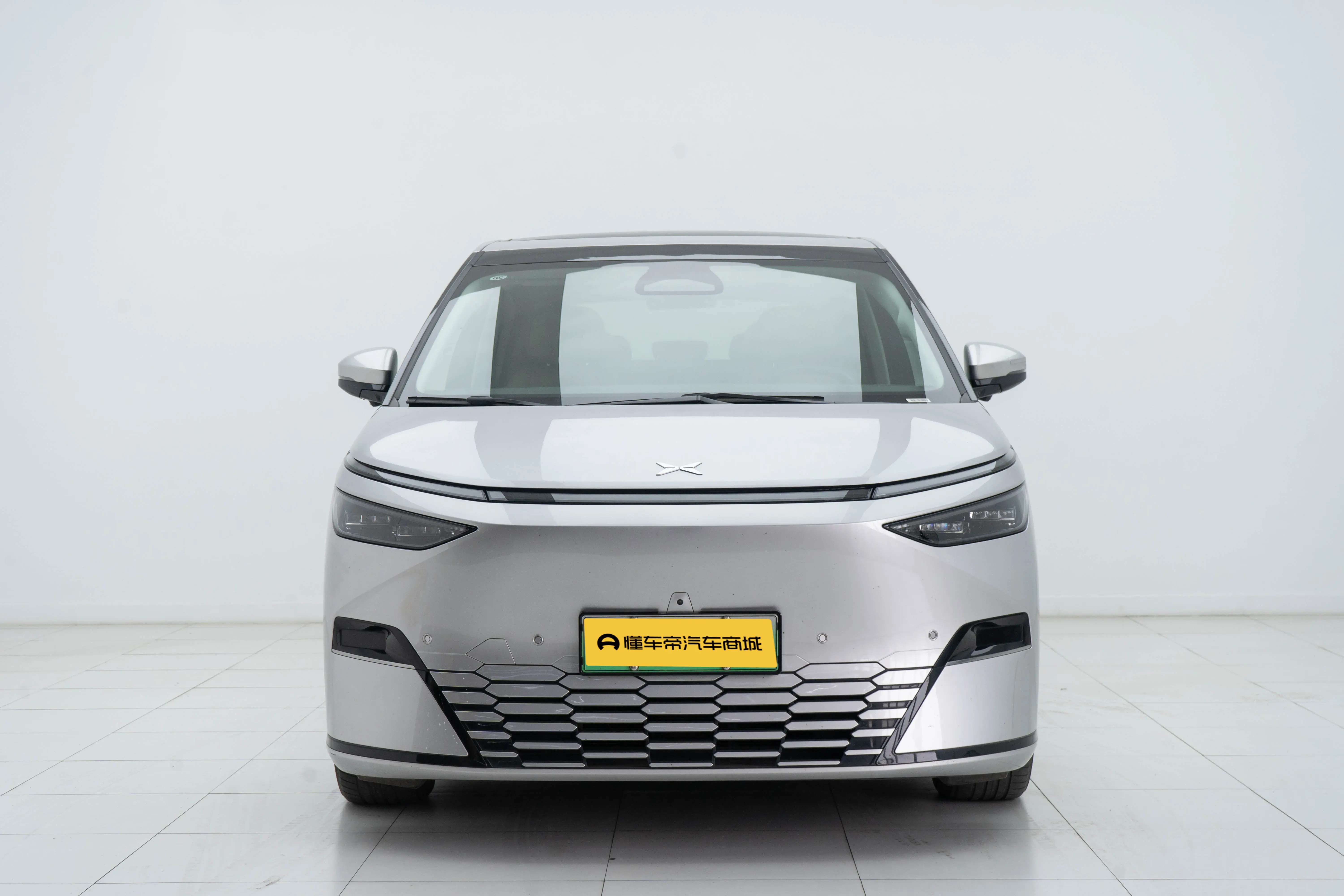 Xpeng X9  из Китая