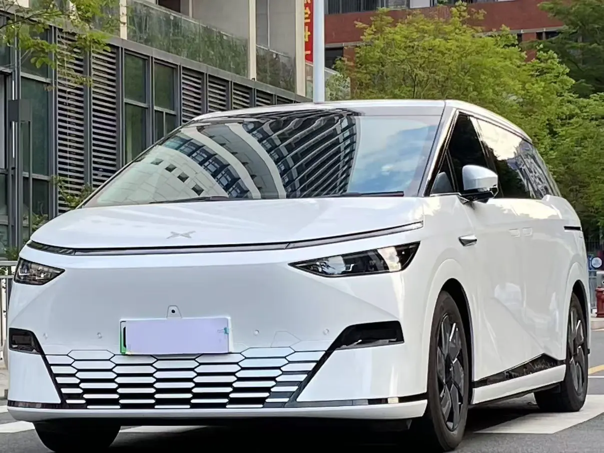 Xpeng X9  из Китая