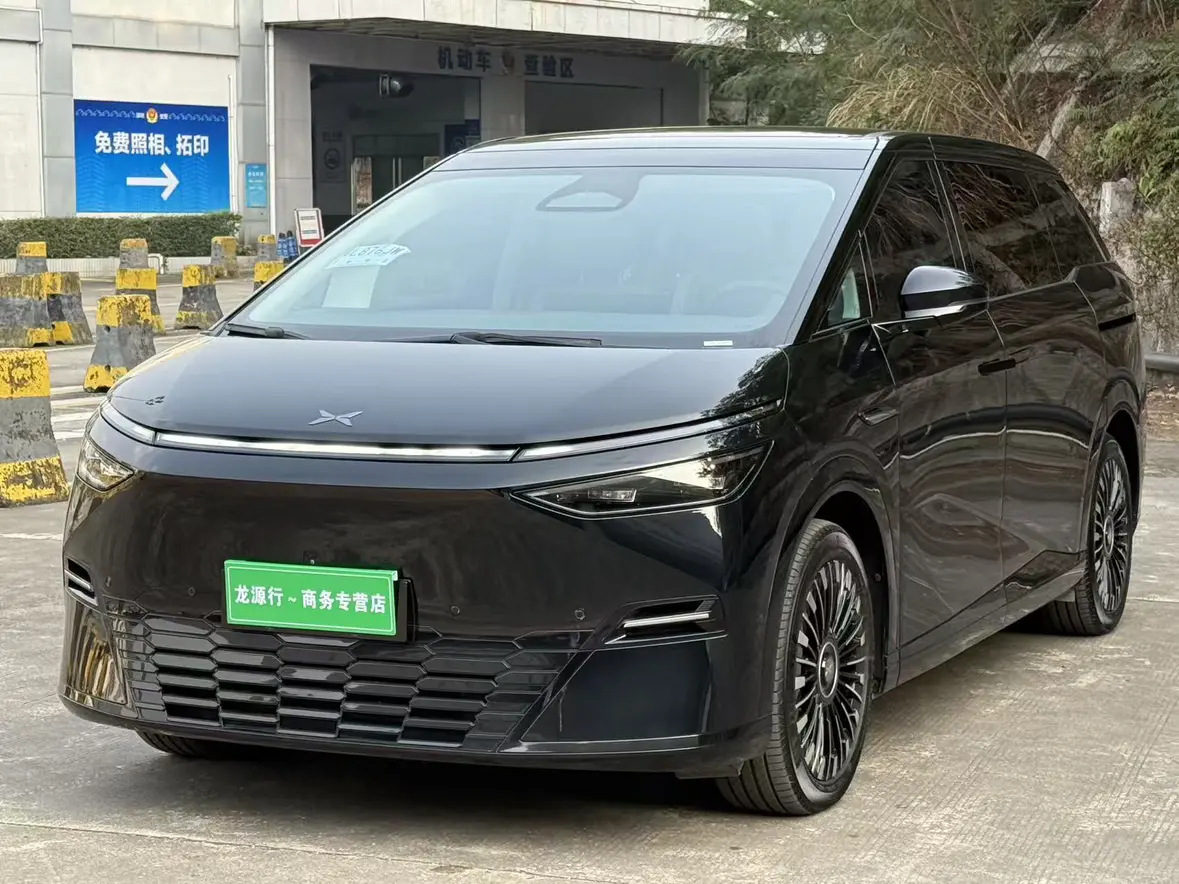 Xpeng X9  из Китая