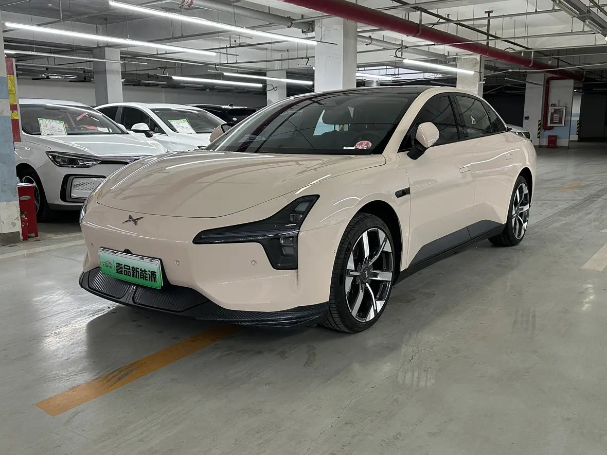 Xpeng Xiaopeng MONA M03  из Китая