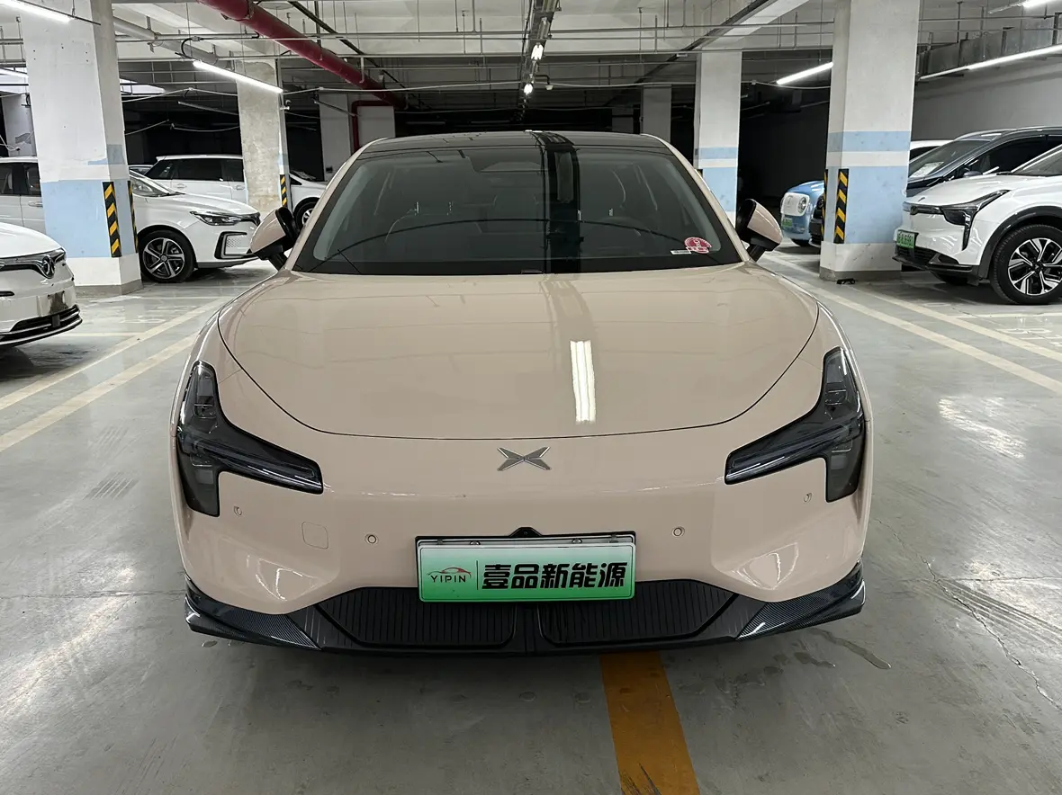 Xpeng Xiaopeng MONA M03  из Китая