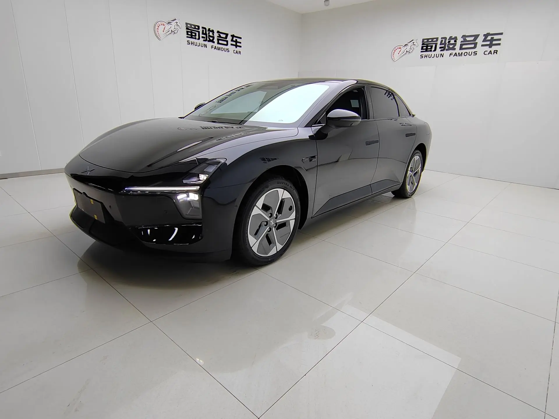 Xpeng Xiaopeng MONA M03  из Китая