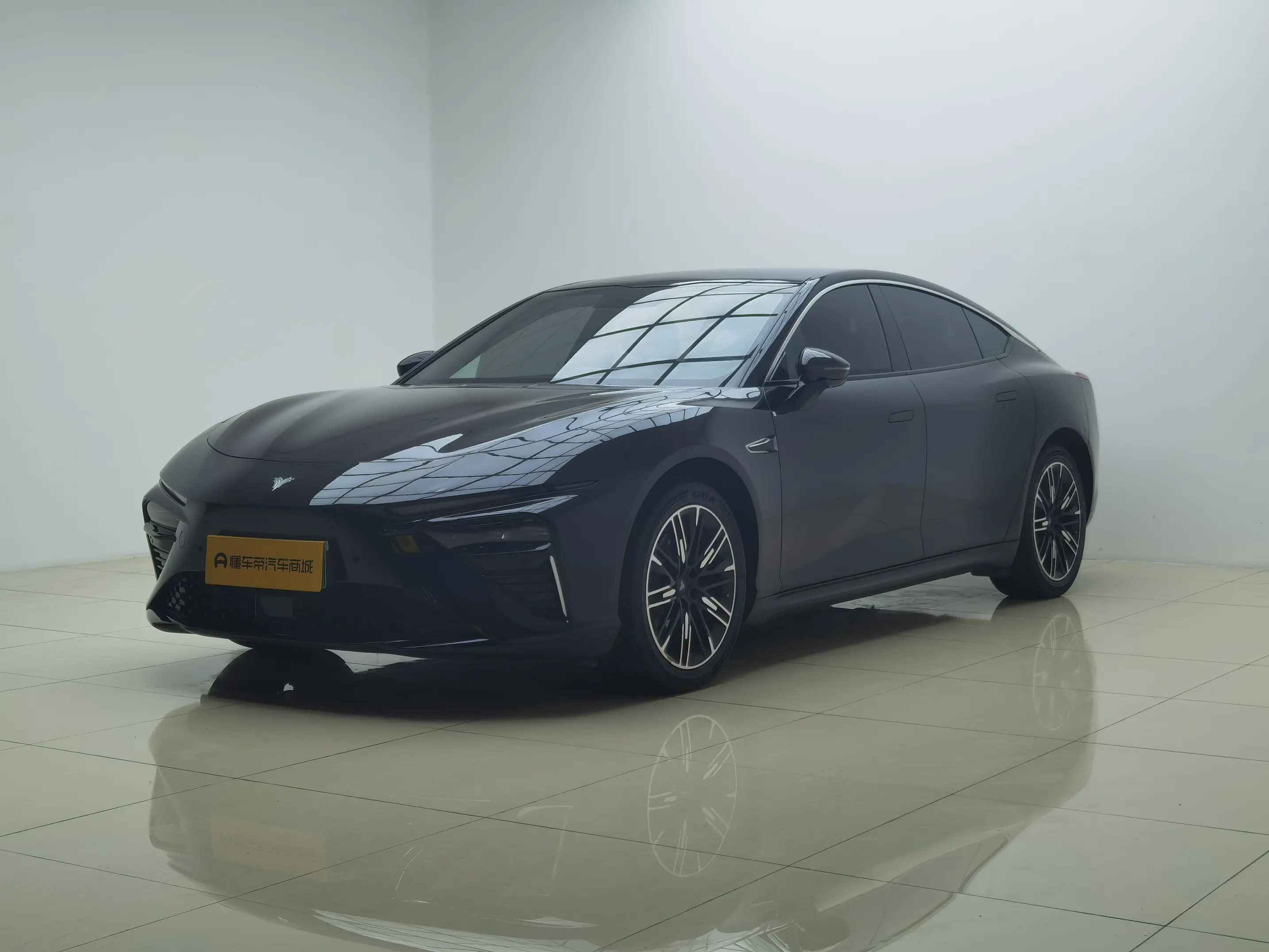 NETA Nezha S  из Китая