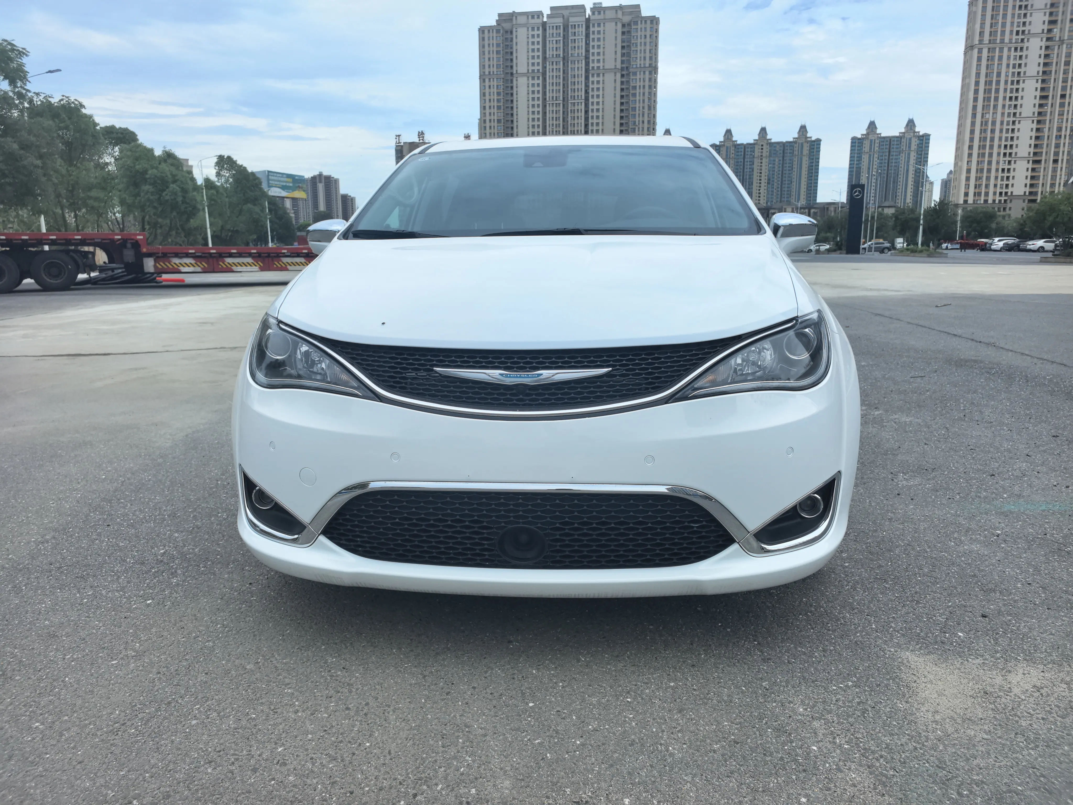 Chrysler Grand Voyager PHEV  из Китая