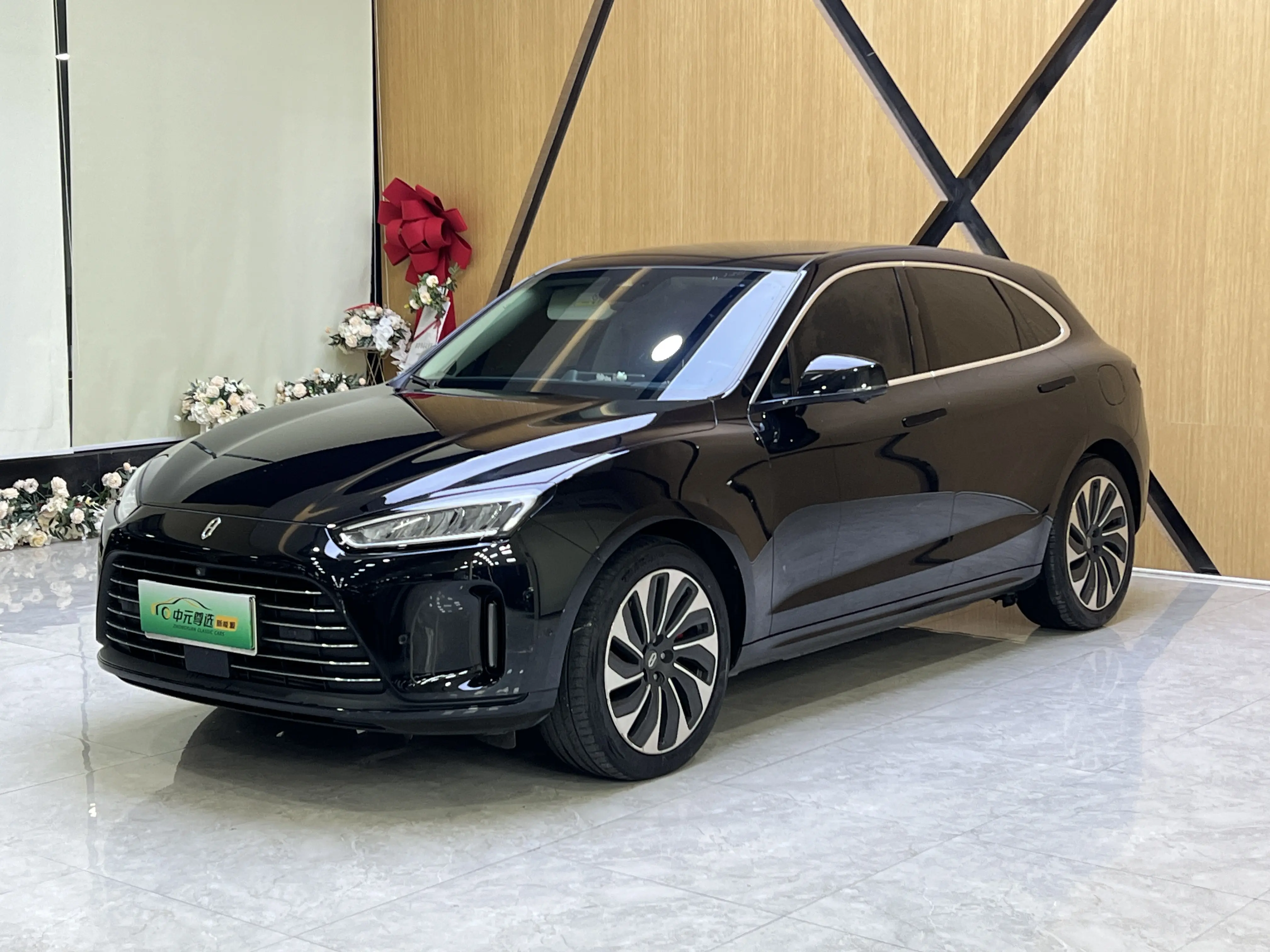 AITO M5 (Wenjie M5)  из Китая