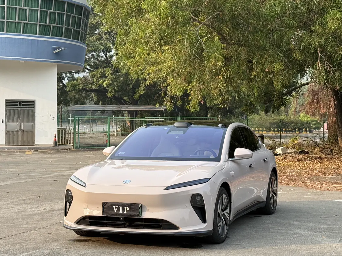 NIO ET5  из Китая