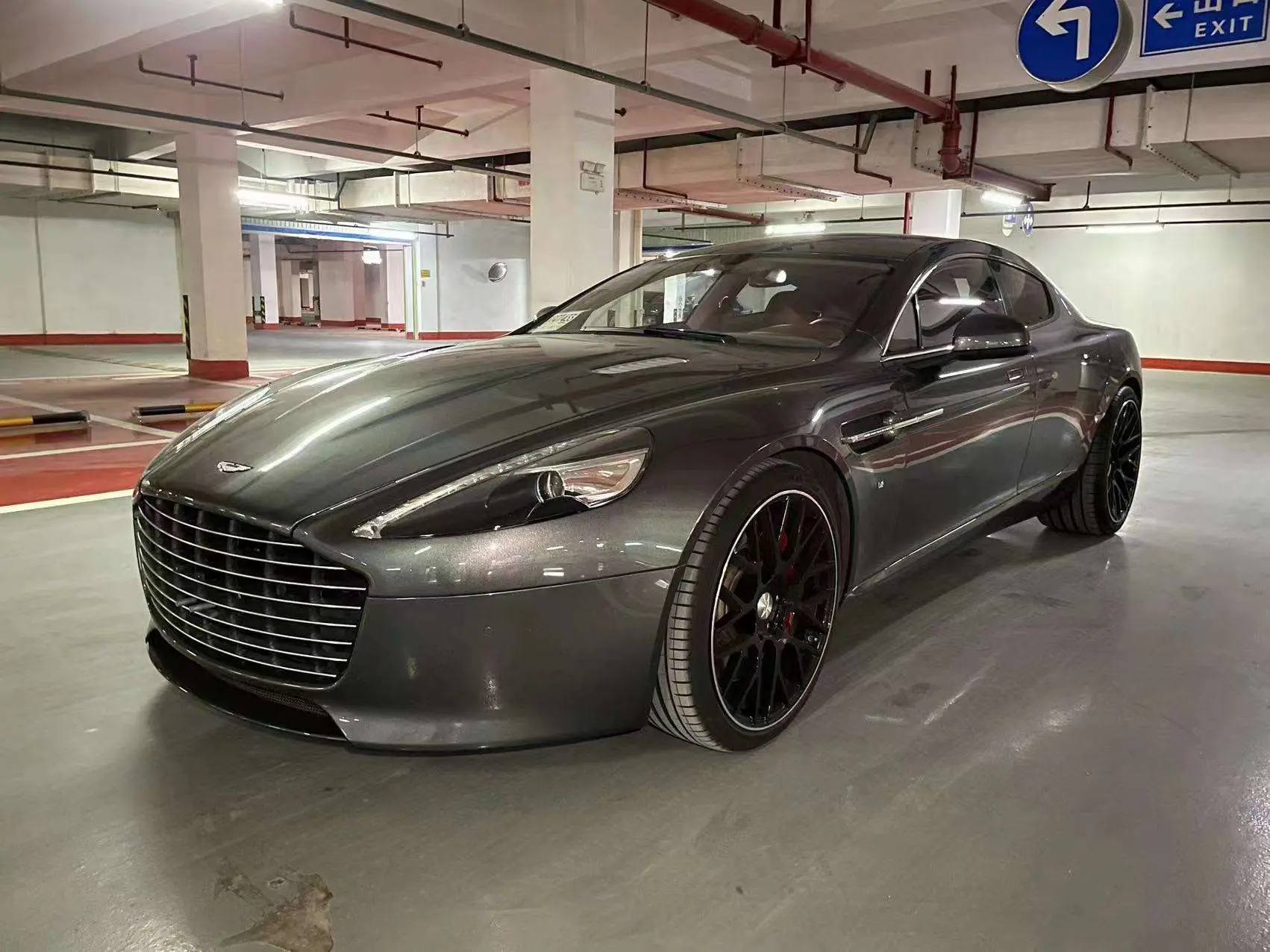 Aston Martin Rapide  из Китая