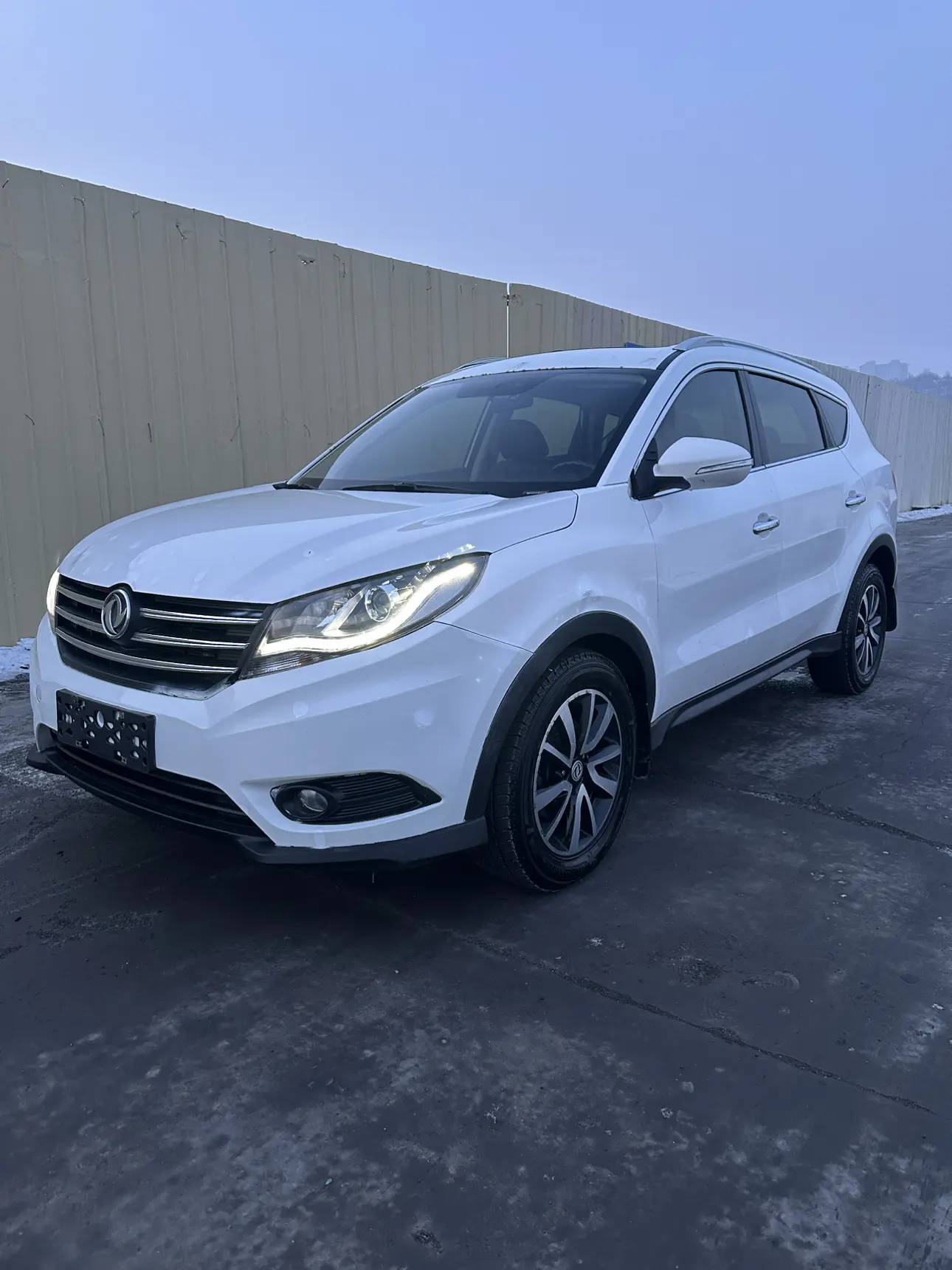 Dongfeng Fengon 580  из Китая