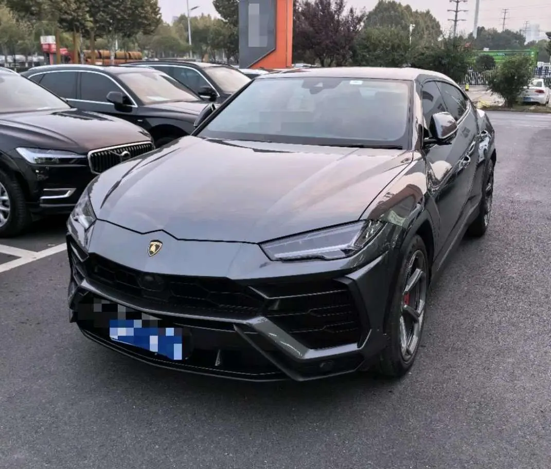Lamborghini Urus  из Китая