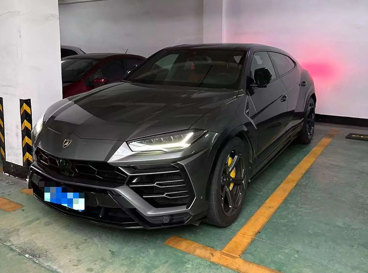 Lamborghini Urus  из Китая