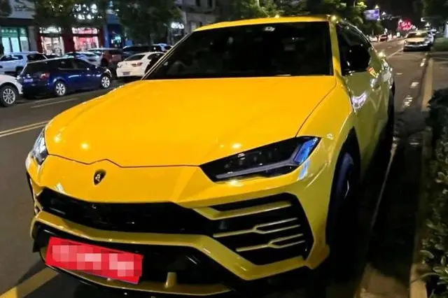 Lamborghini Urus  из Китая