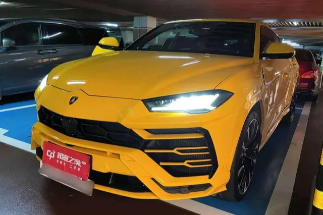 Lamborghini Urus  из Китая
