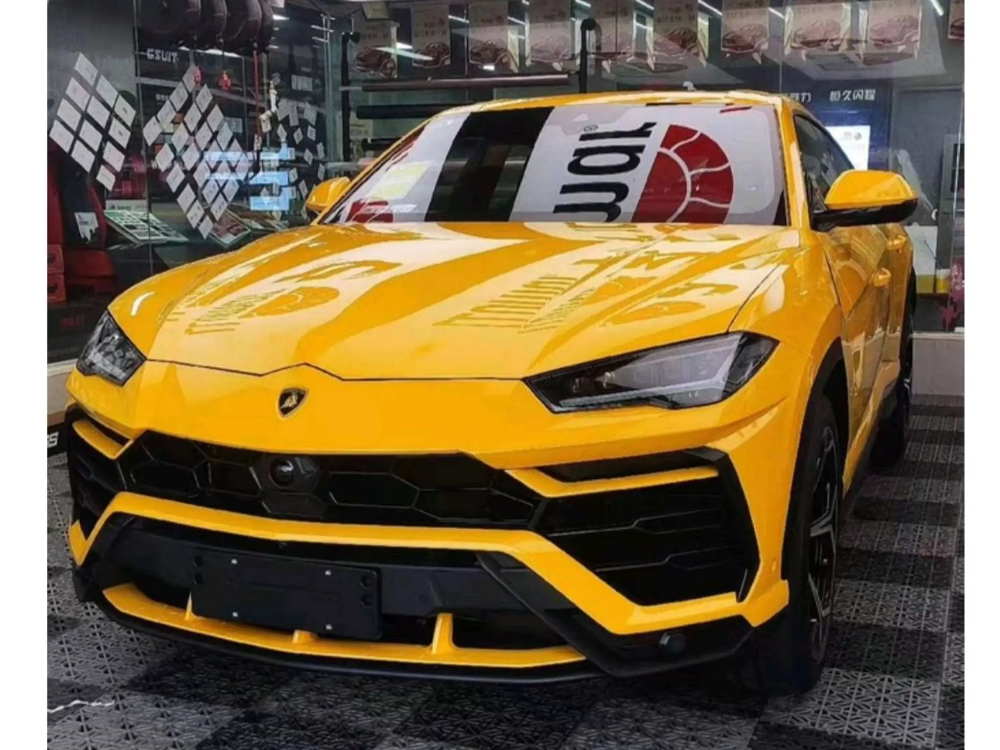 Lamborghini Urus  из Китая