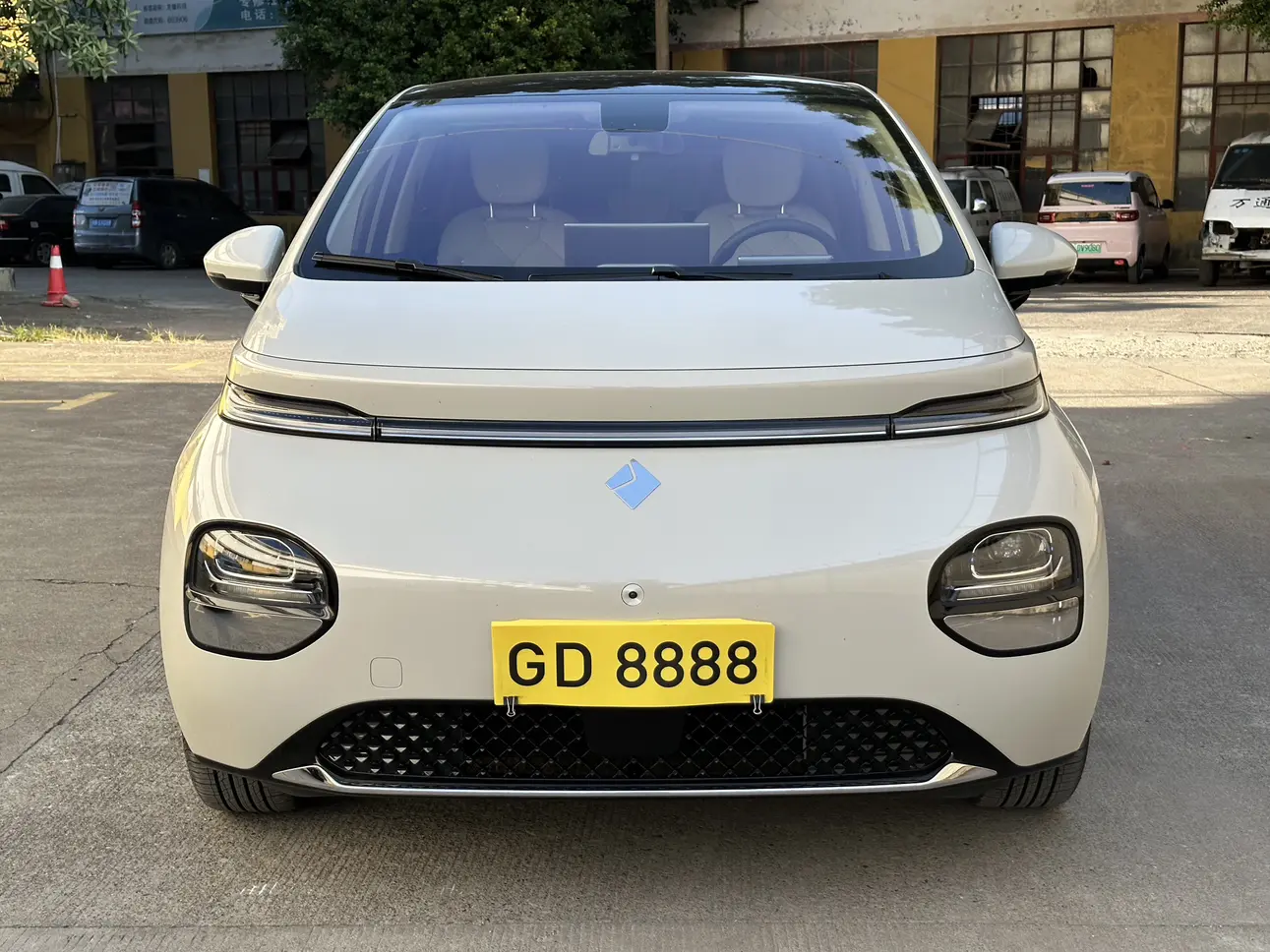 Baojun Clouds  из Китая