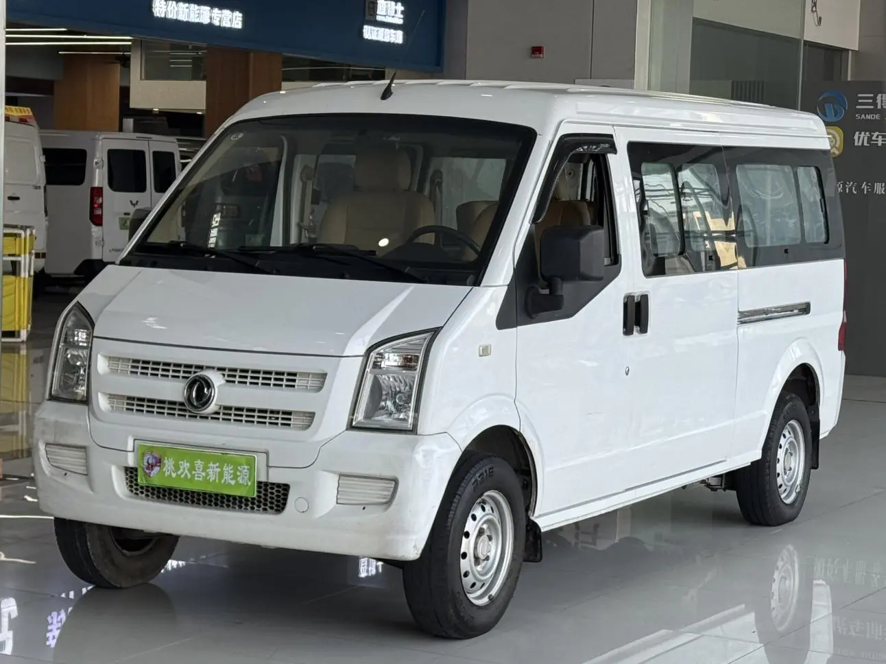 Dongfeng Xiaokang EC36  из Китая