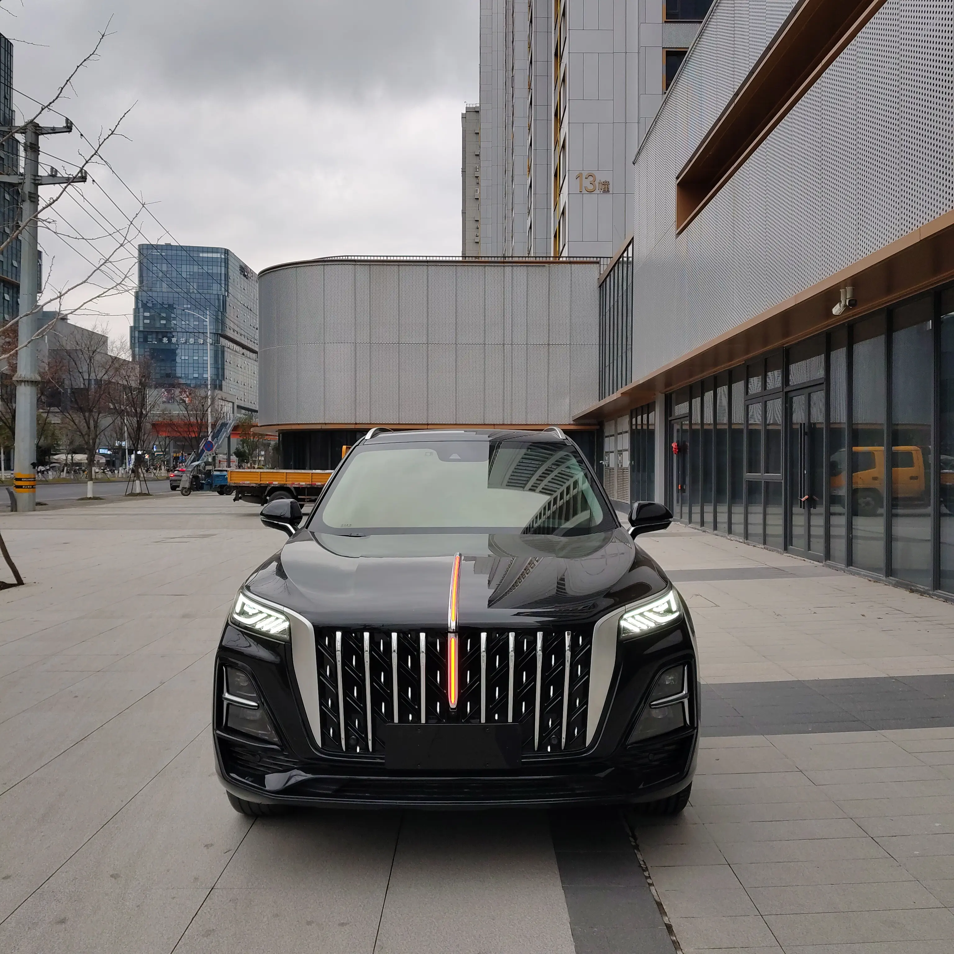 Hongqi HS5  из Китая