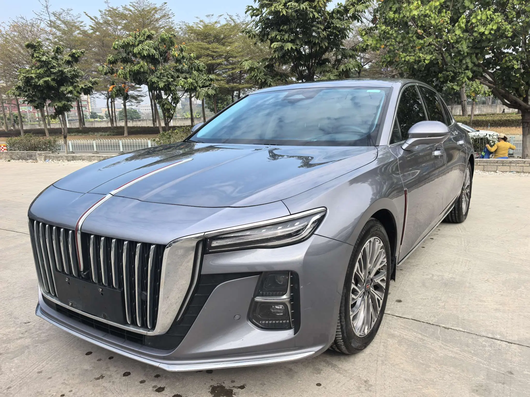 Hongqi H5  из Китая