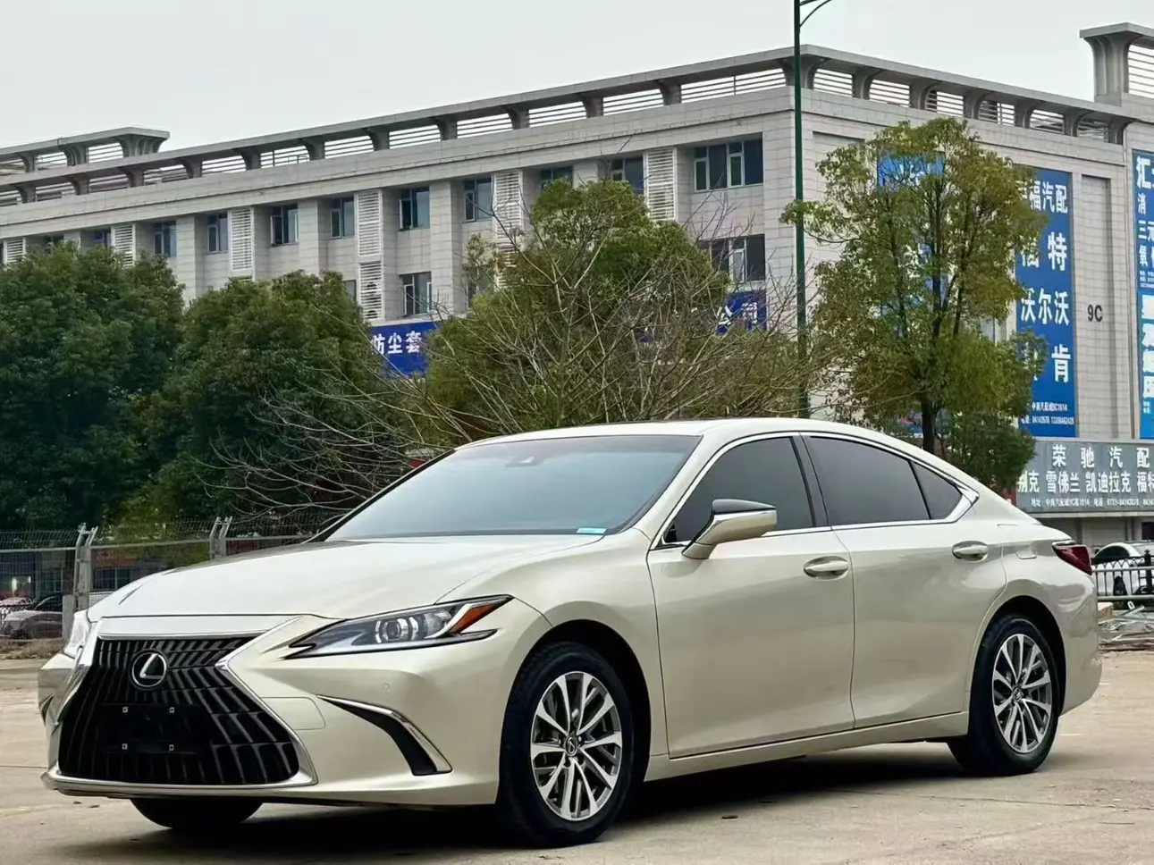 Lexus ES
