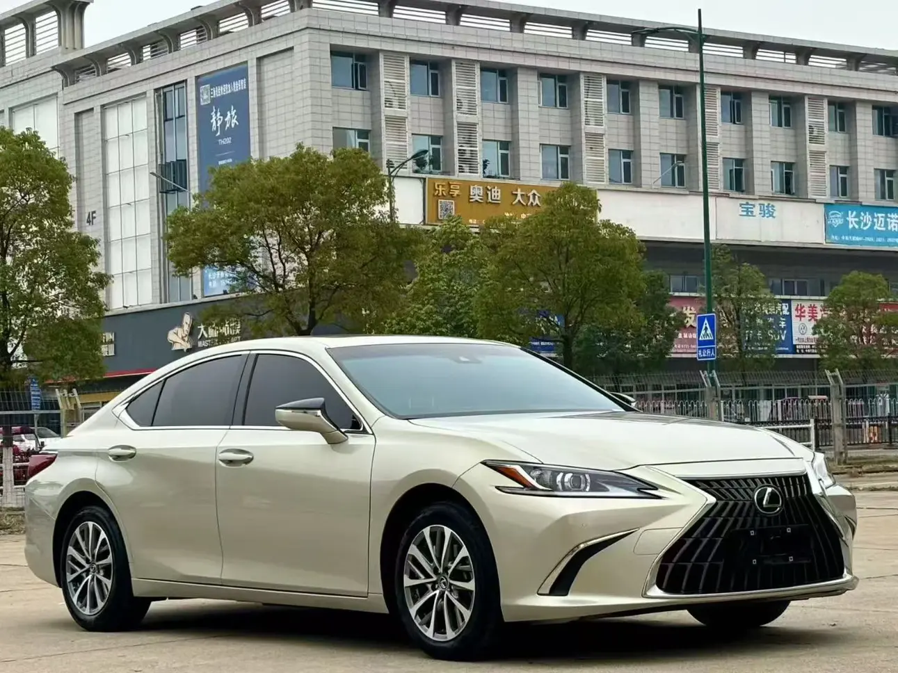 Lexus ES