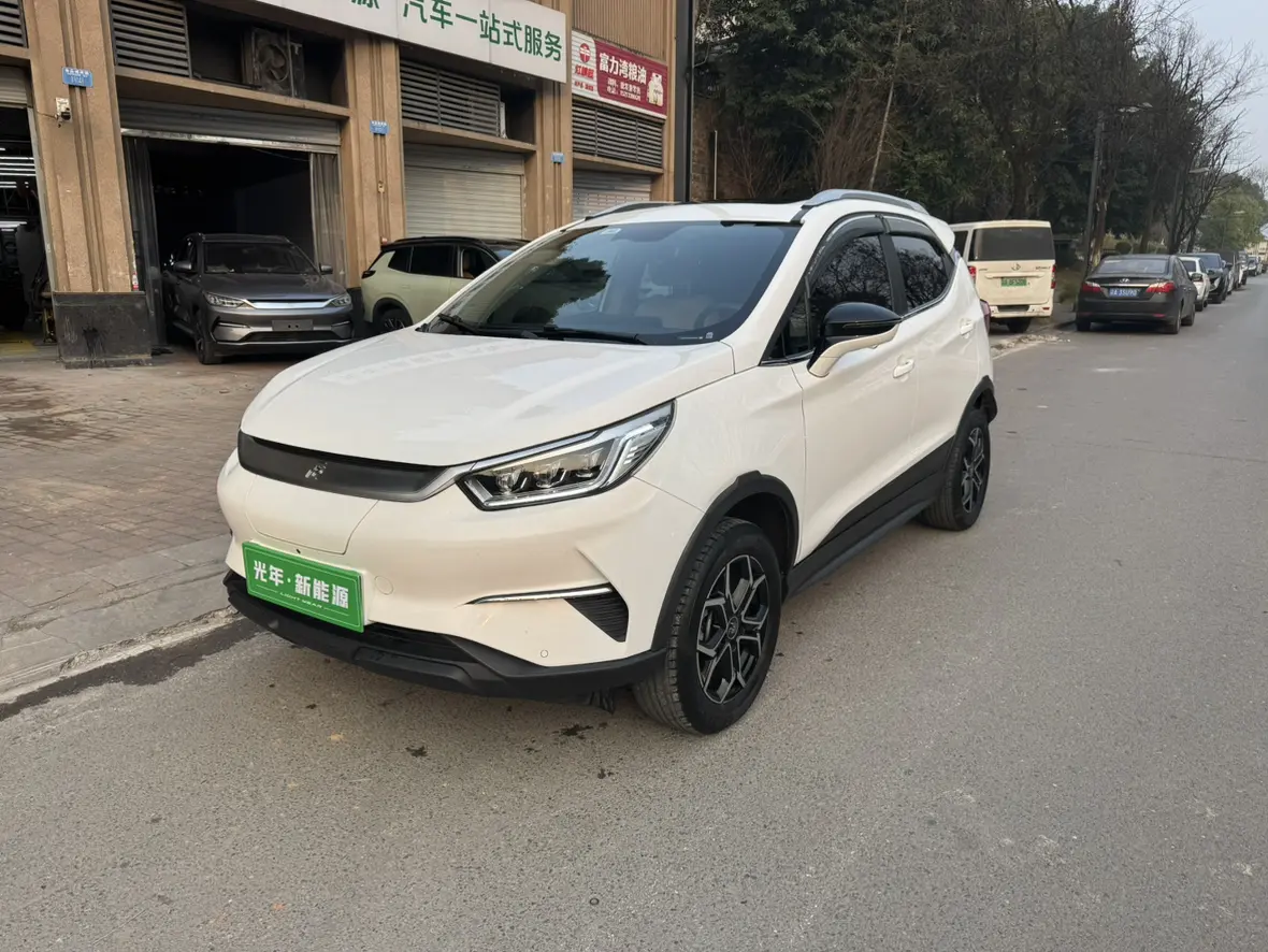 BYD Yuan Pro  из Китая