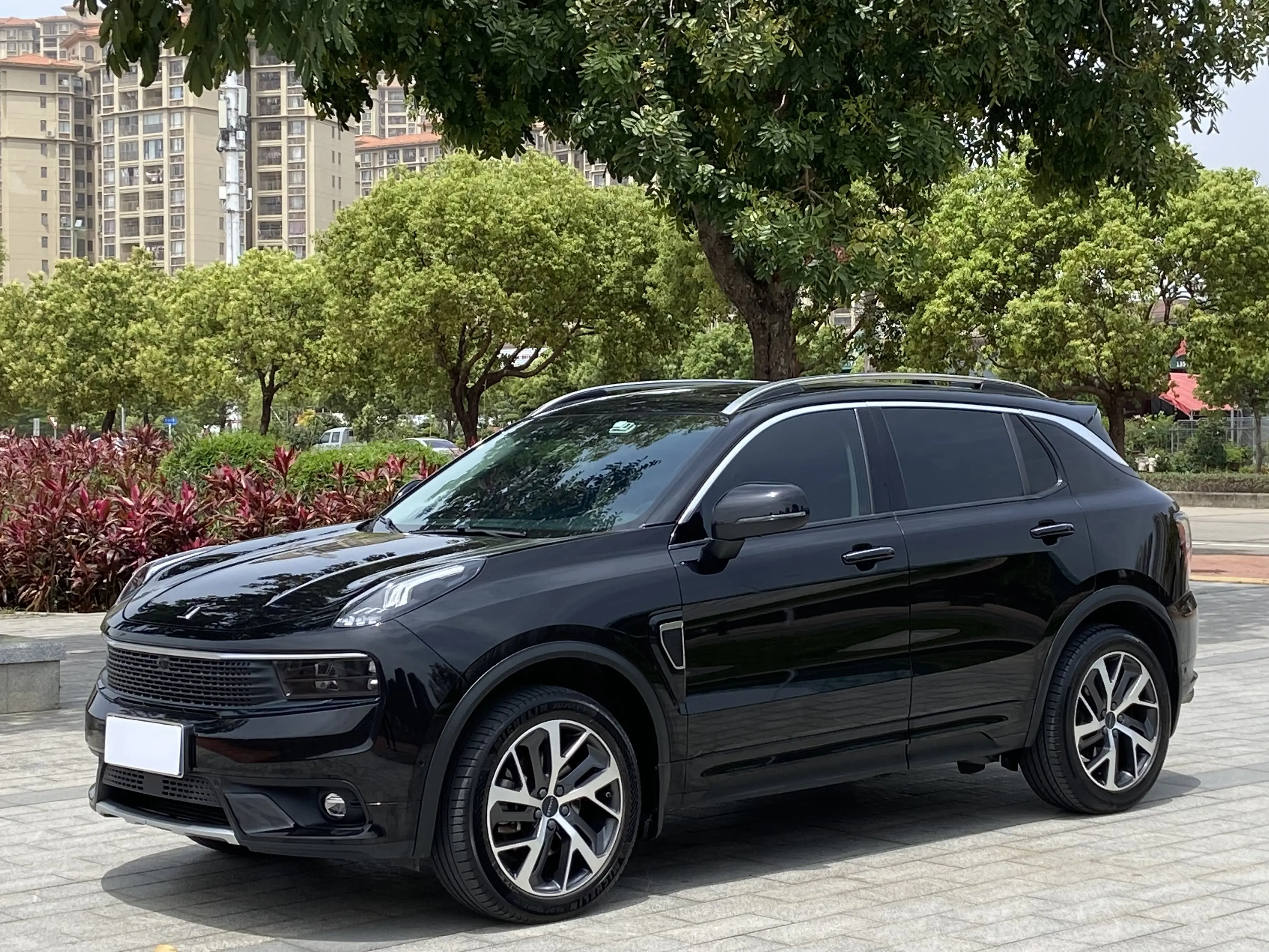 Lynk & Co 01  из Китая