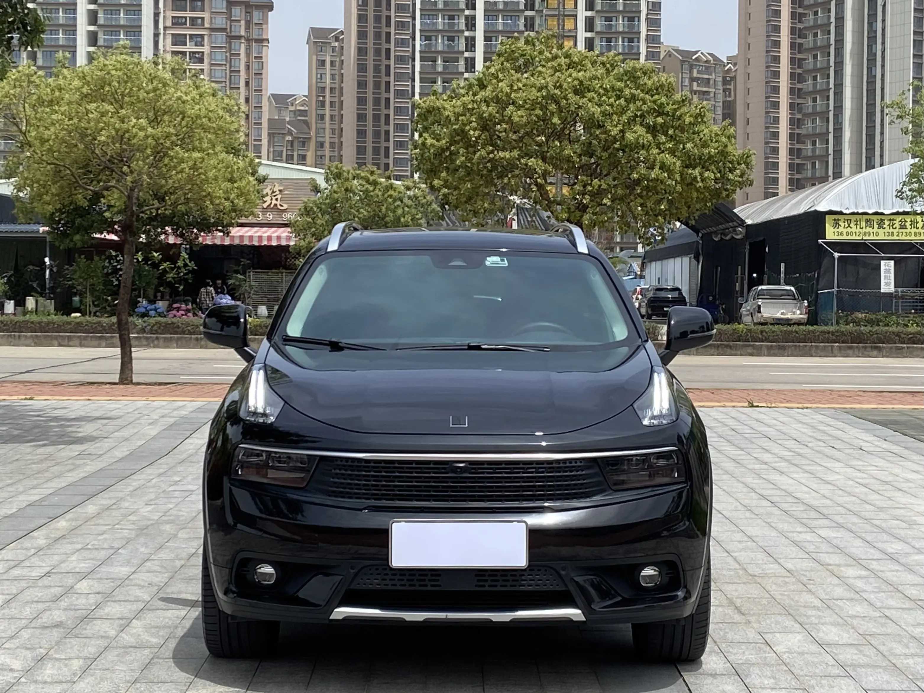 Lynk & Co 01  из Китая