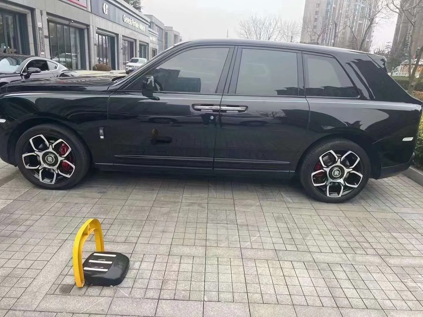 Rolls Royce Cullinan  из Китая