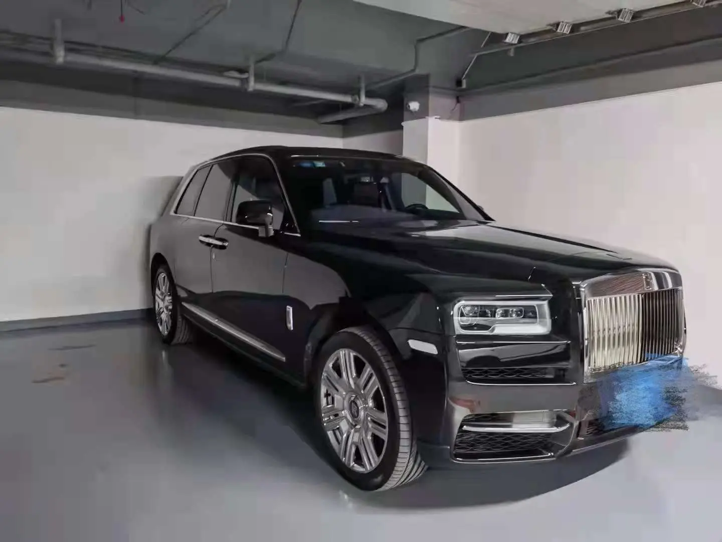 Rolls Royce Cullinan  из Китая