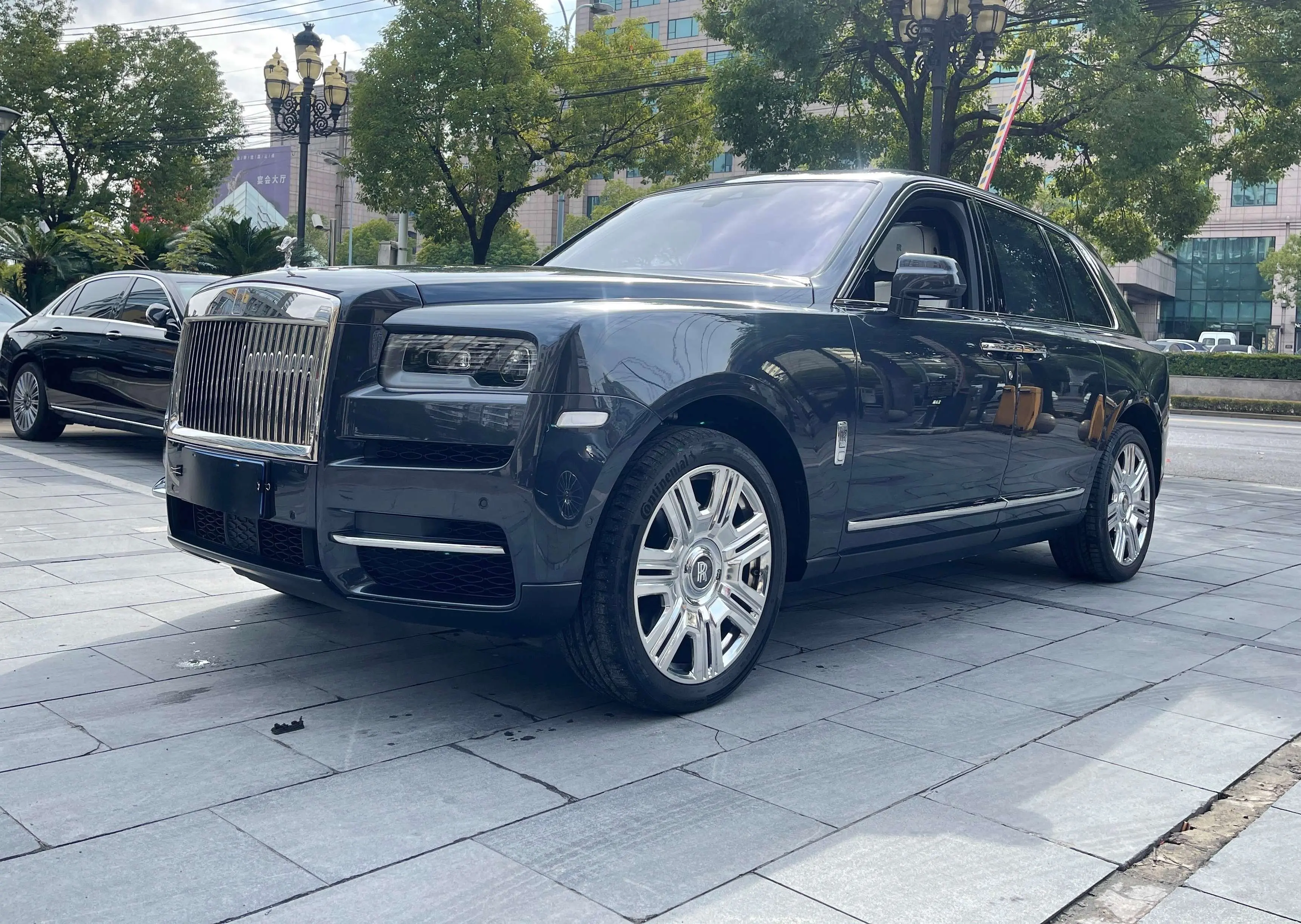 Rolls Royce Cullinan  из Китая