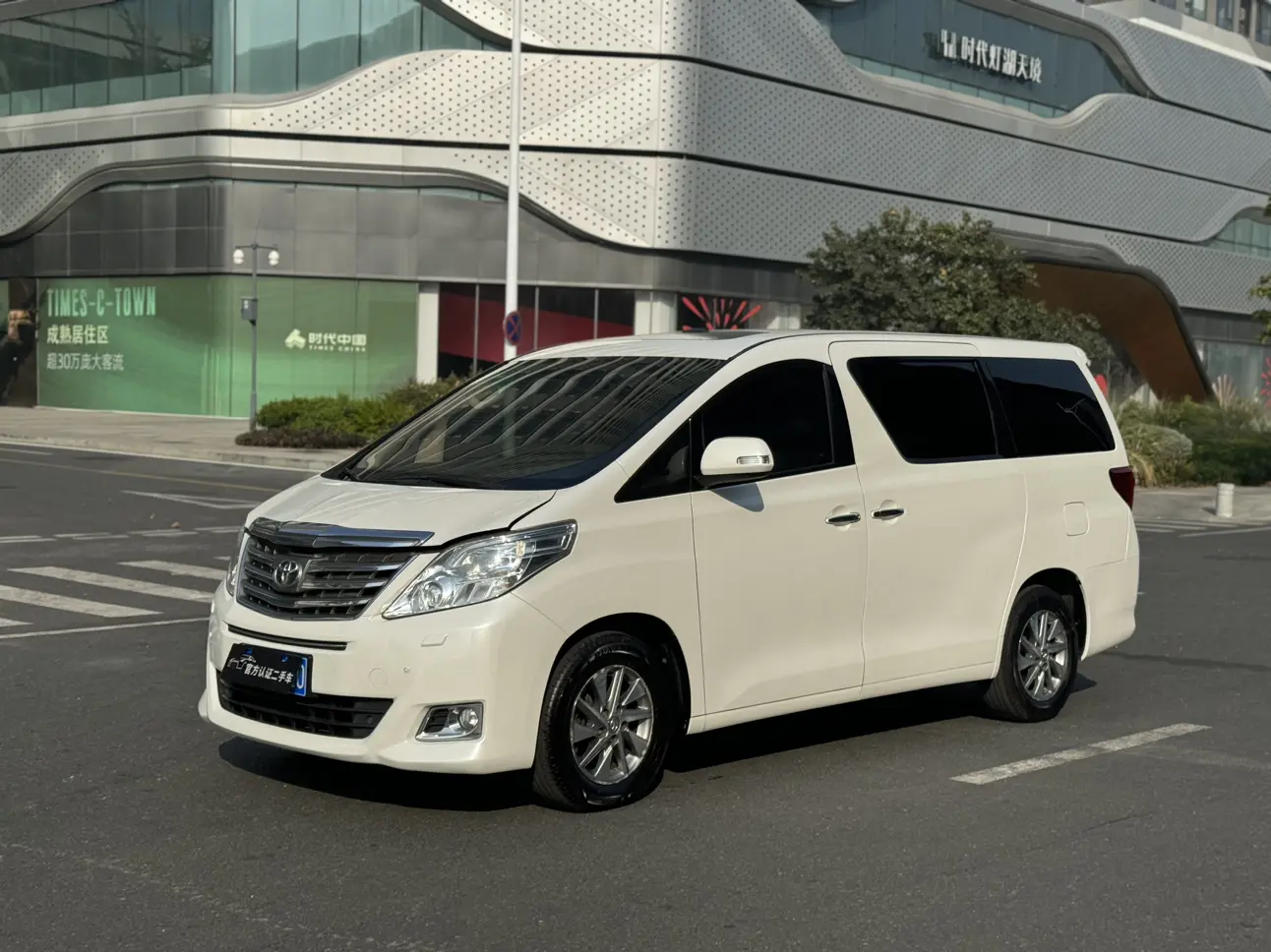 Toyota Alphard (Elfa)  из Китая