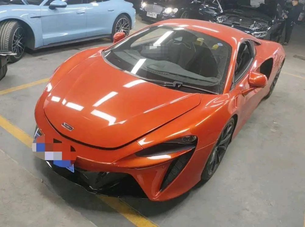 McLaren Artura  из Китая