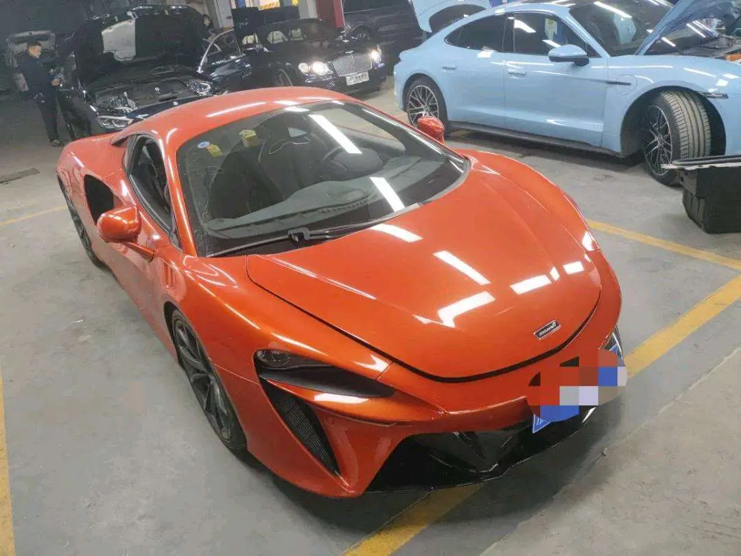 McLaren Artura  из Китая