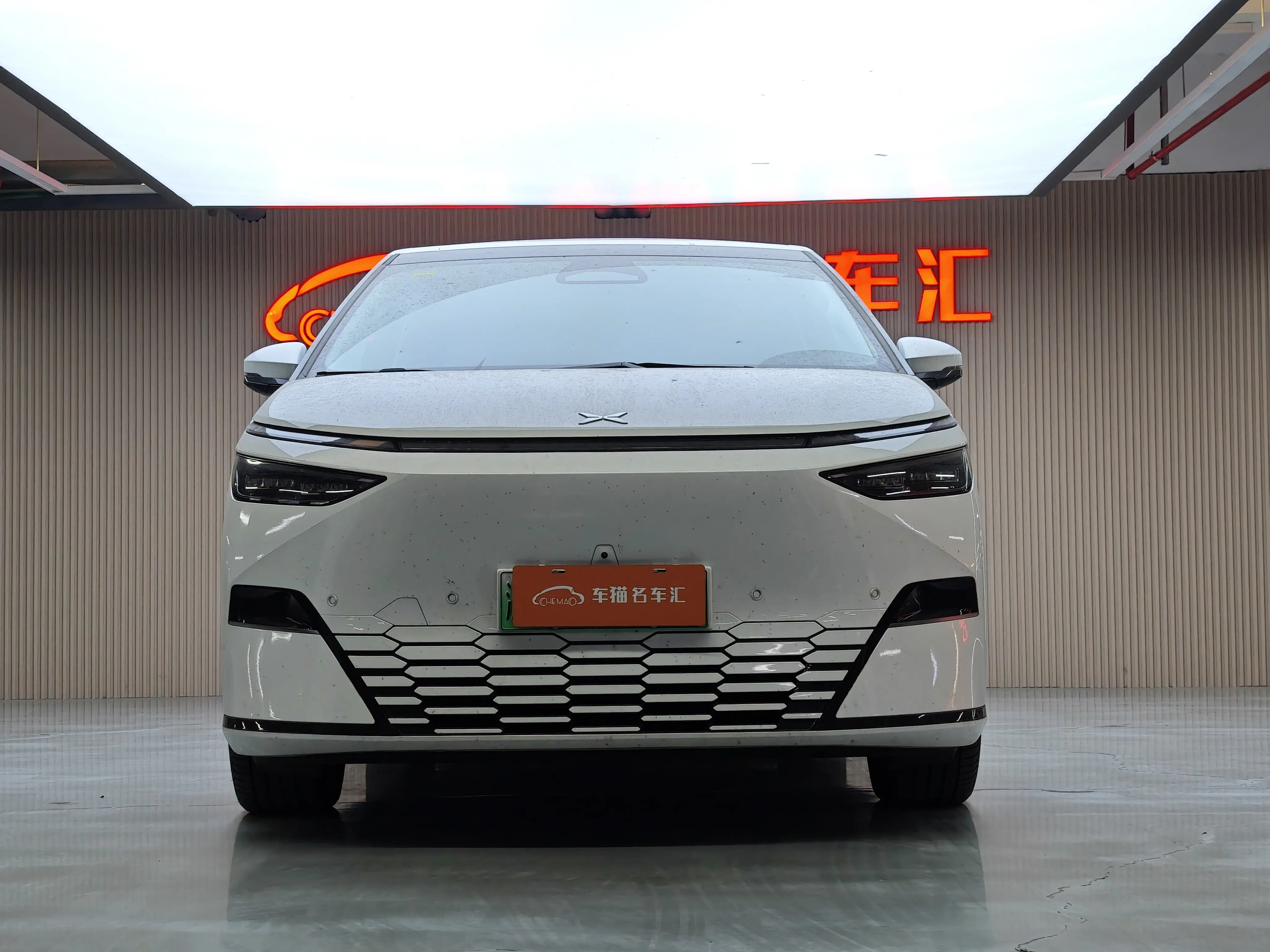 Xpeng X9  из Китая