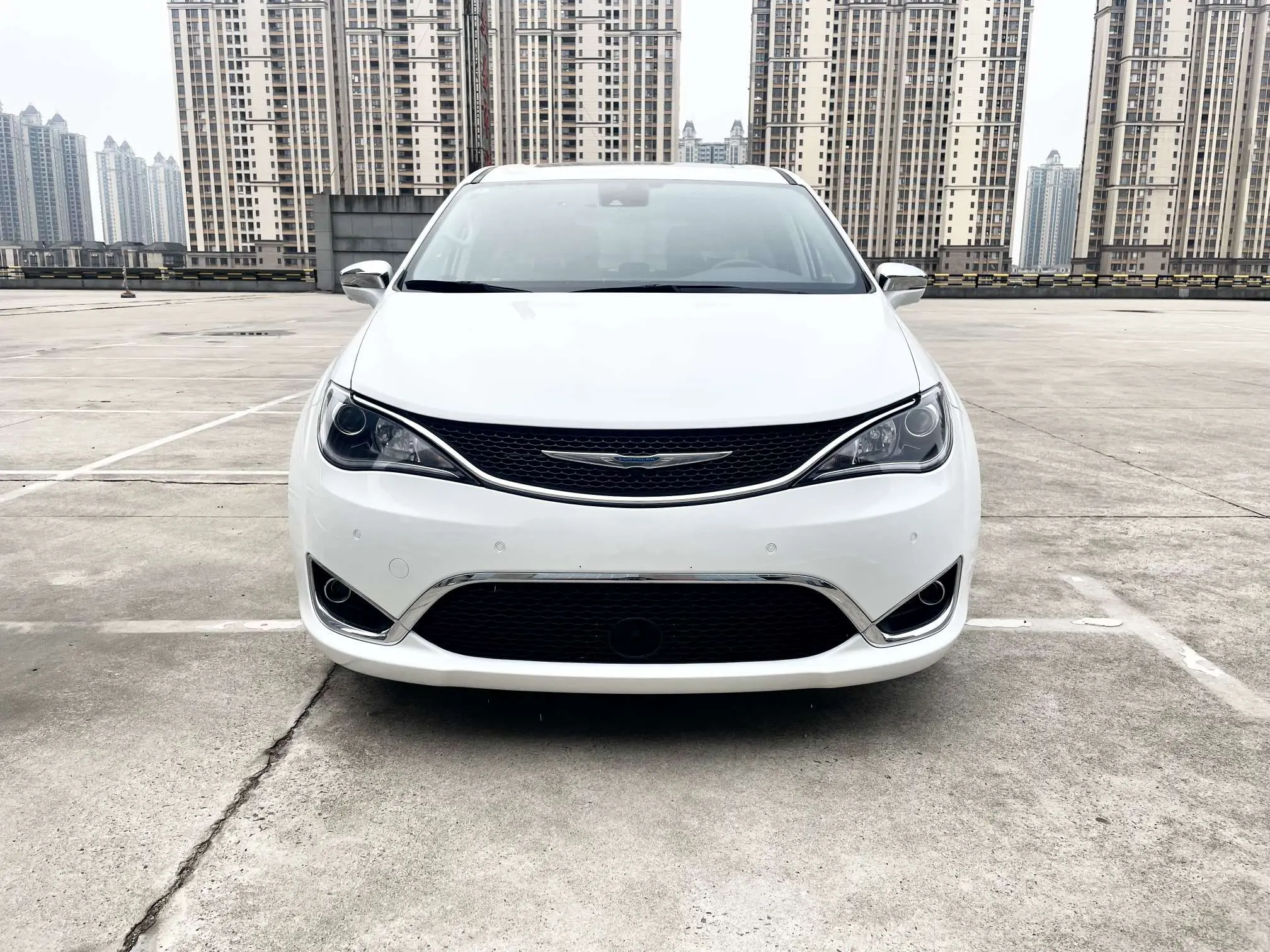 Chrysler Grand Voyager PHEV  из Китая