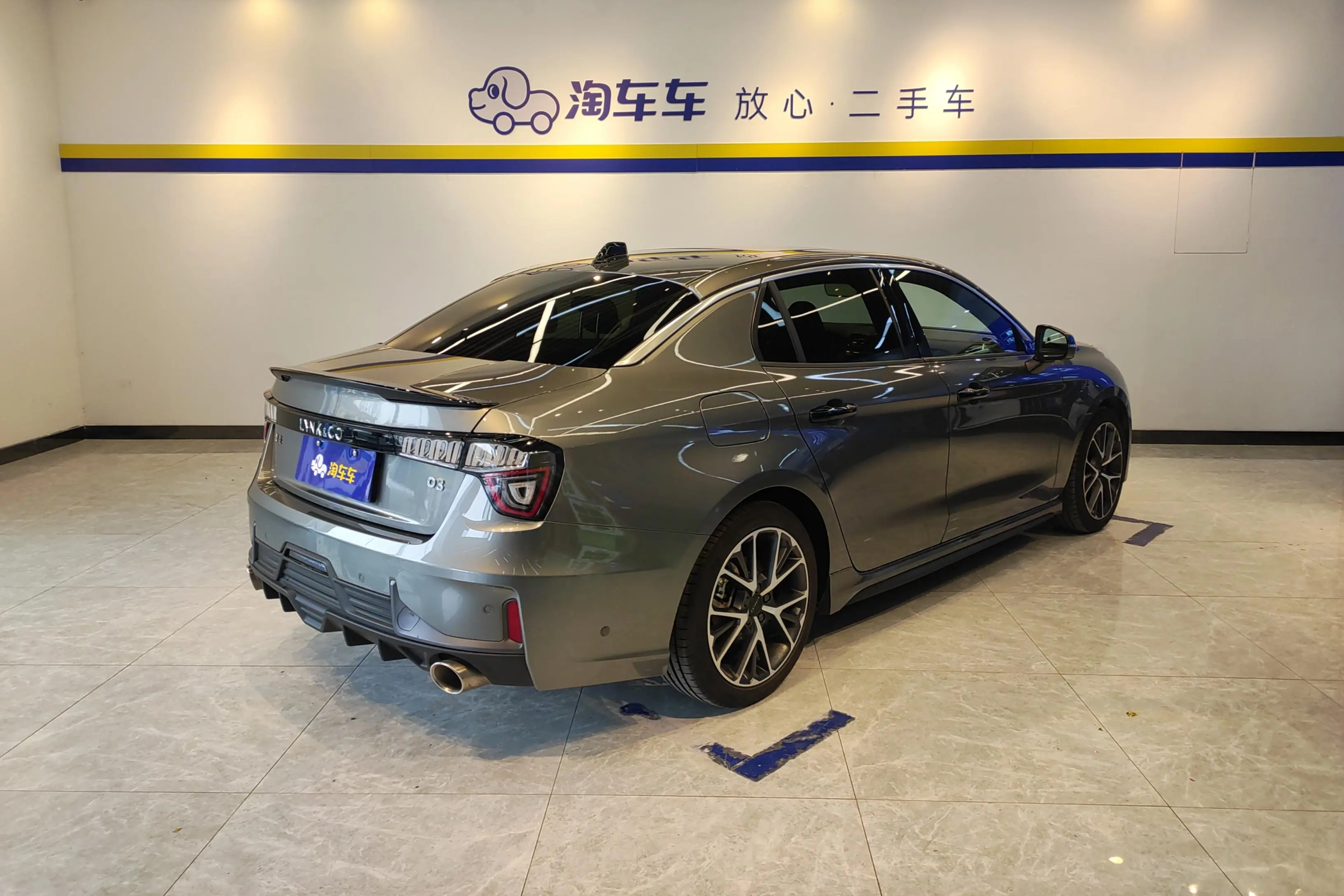 Lynk & Co 03
