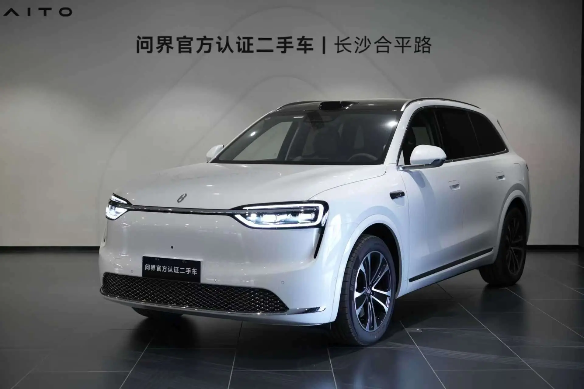 AITO M7 (Wenjie M7)  из Китая